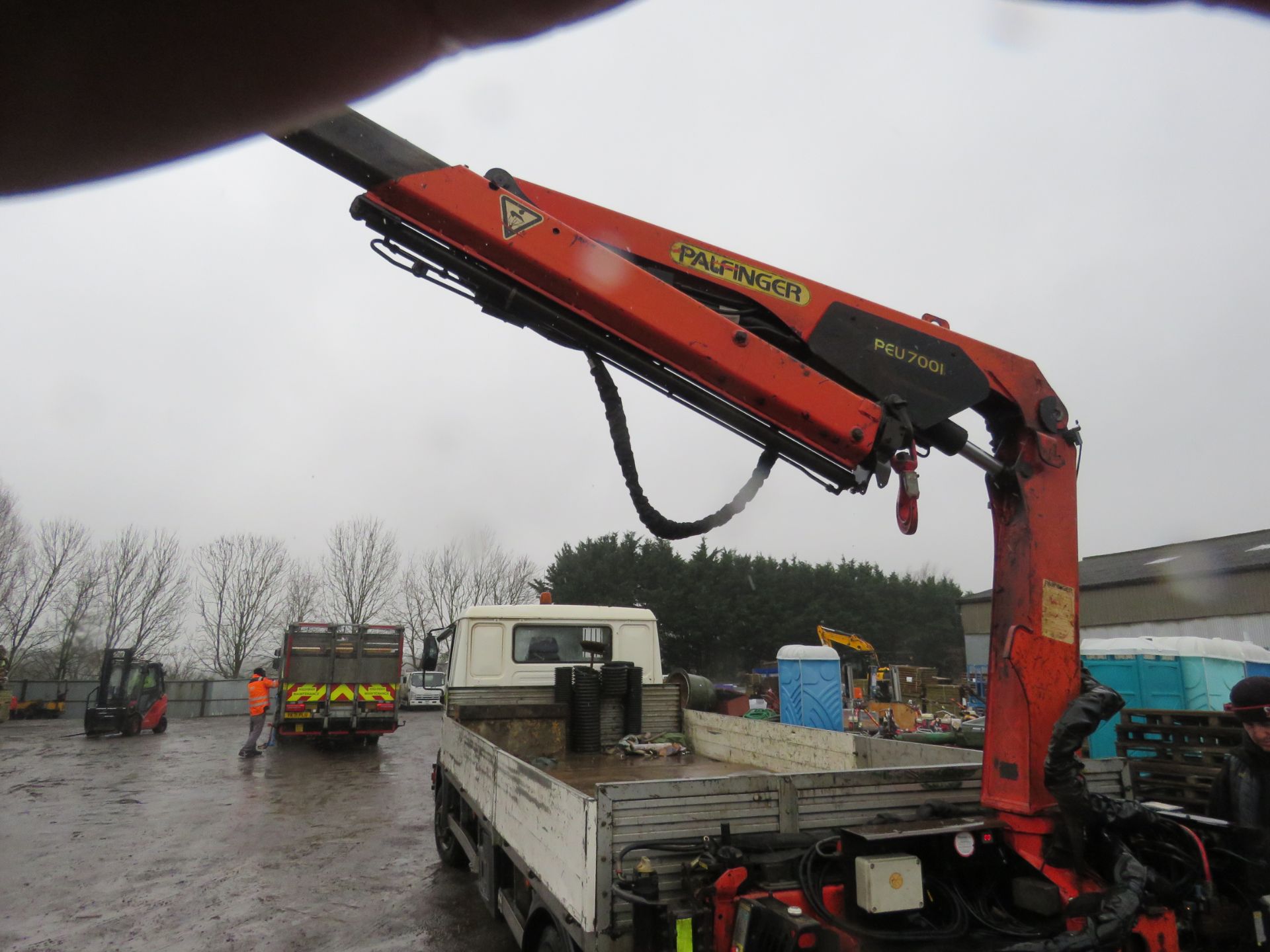 MAN 7.5TONNE DROP SIDE FLAT LORRY REG:WX54 VYD. WITH PALFINGER PEU7001 REAR MOUNTED CRANE. V5 DOCUME - Image 8 of 15