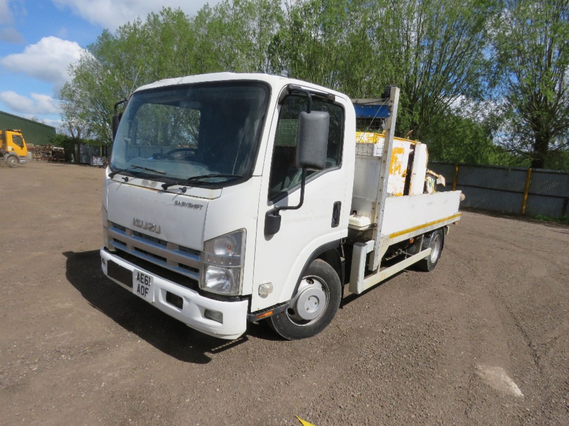 ISUZU CONCRETE PUMPING LORRY REG:AE61 AOF. EASYSHIFT GEARBOX. WITH V5. INCLUDES PIPES, CONNECTORS AN