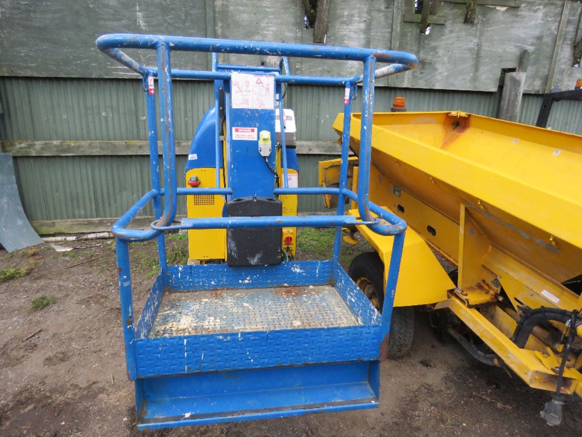 ABM ORION 1000 SELF PROPELLED 10 METRE MAST ACCESS LIFT UNIT WITH OUTRIGGERS YEAR 2001. SN:011006118 - Image 2 of 12