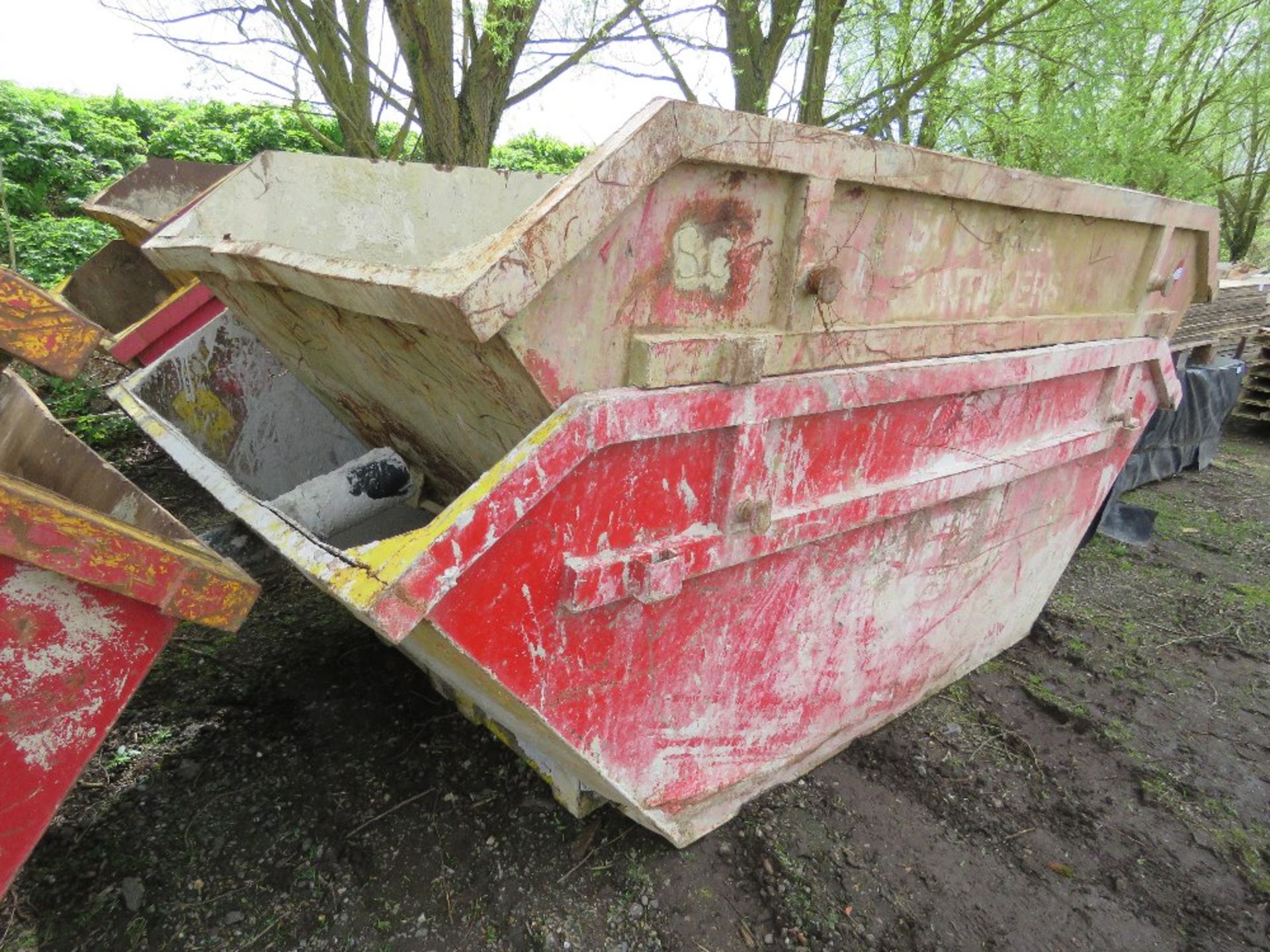 2NO CHAIN LIFT WASTE SKIPS, 8 YARD CAPACITY APPROX. SOURCED FROM COMPANY LIQUIDATION. - Bild 2 aus 7