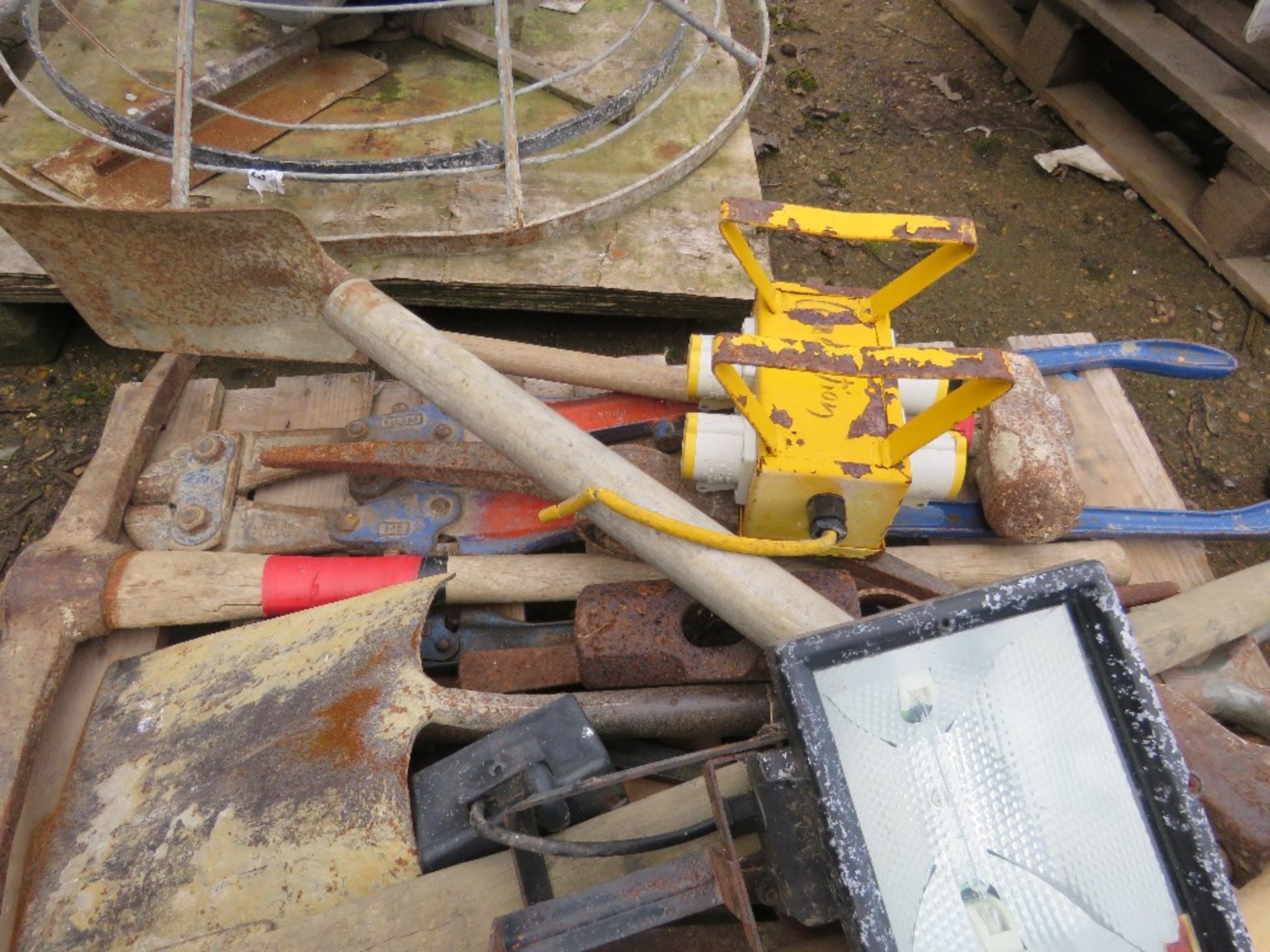 PALLET CONTAINING ASSORTED HAND TOOLS.....THIS LOT IS SOLD UNDER THE AUCTIONEERS MARGIN SCHEME, THER - Image 4 of 4