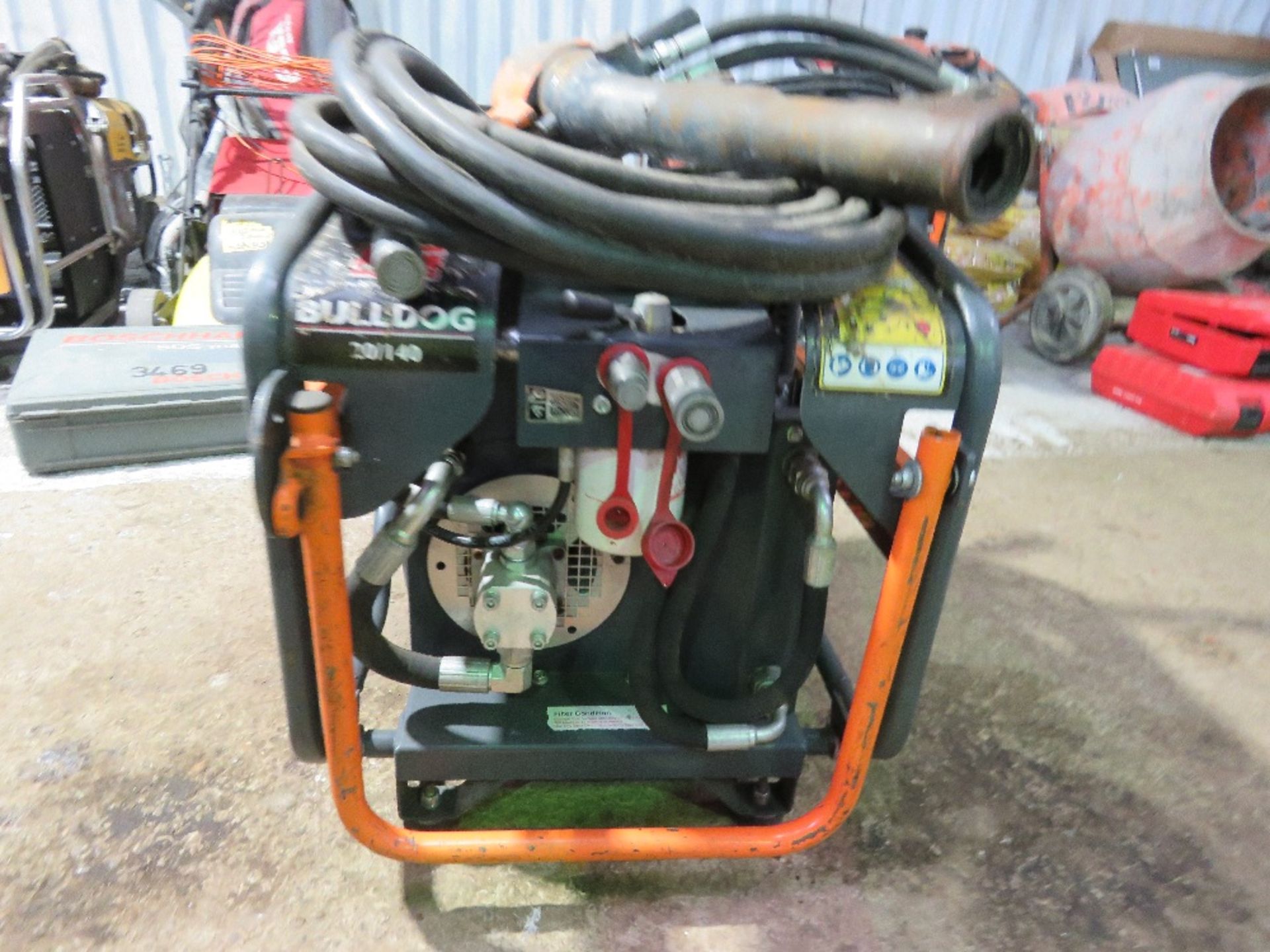 BELLE BULLDOG 20/140 PETROL ENGINED HYDRAULIC BREAKER PACK WITH HOSE AND GUN. - Bild 2 aus 4