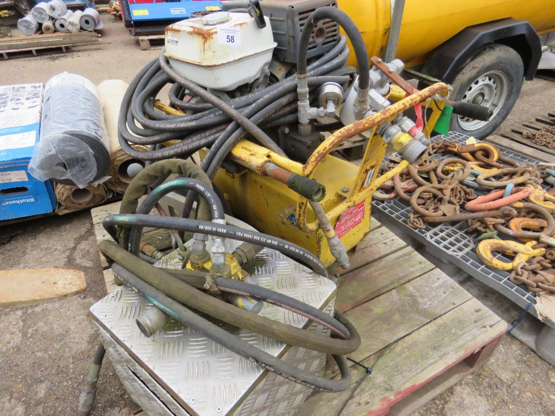 HONDA ENGINED HYDRAULIC POWER PACK WITH HOSES.
