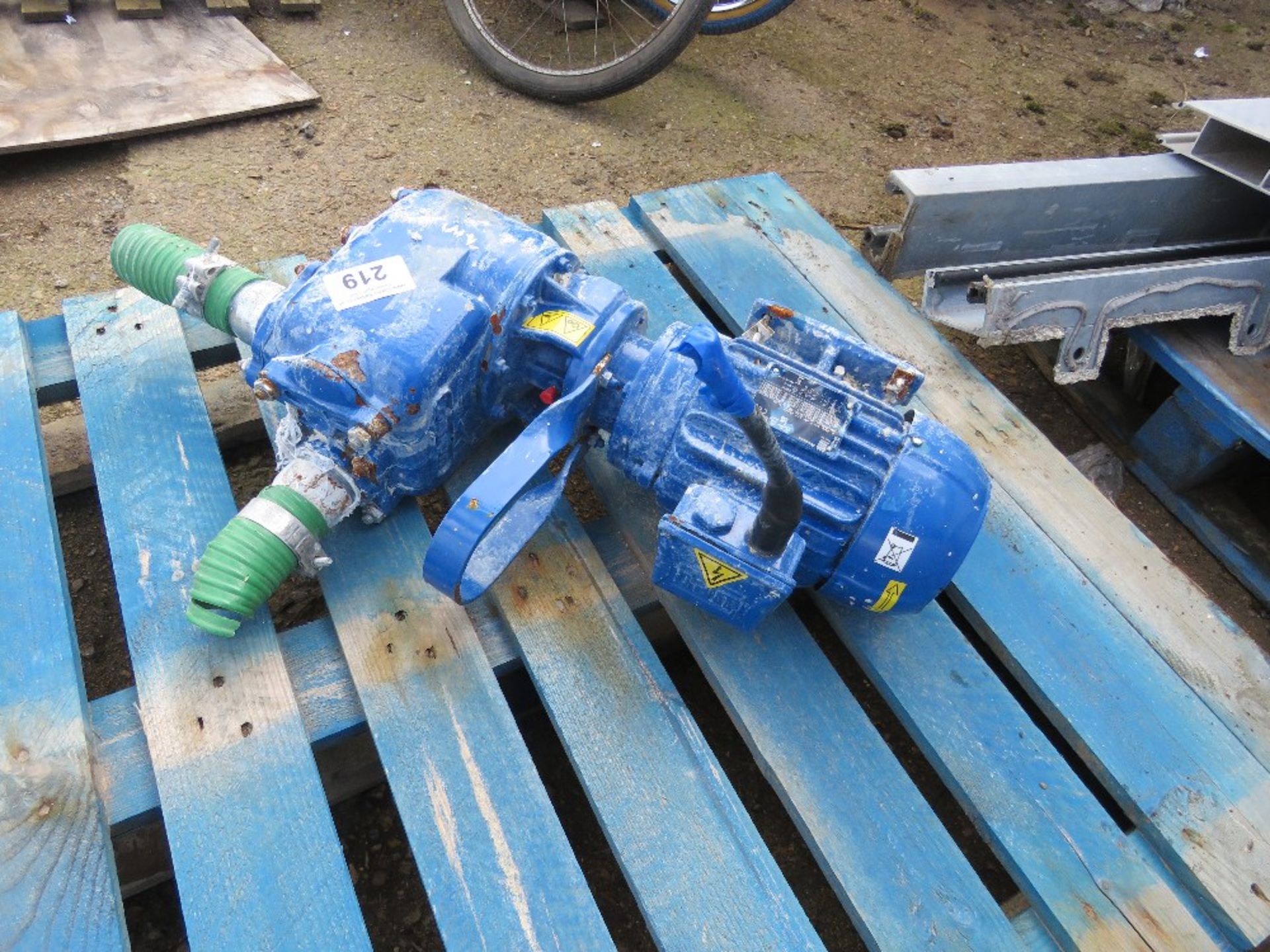 HIGH VOLUME WATER PUMP. WORKING WHEN REMOVED. DONE 4 MONTHS WORK ONLY. SOURCED FROM COMPANY LIQUIDA - Image 3 of 4