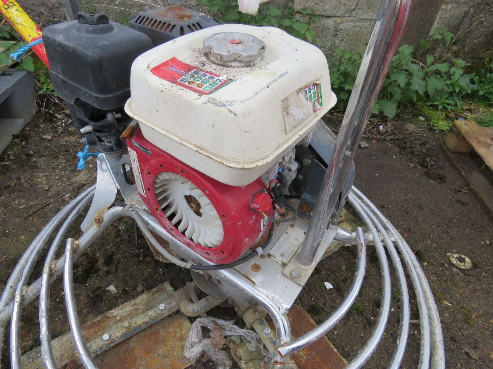 PETROL ENGINED POWER FLOAT. - Image 3 of 5