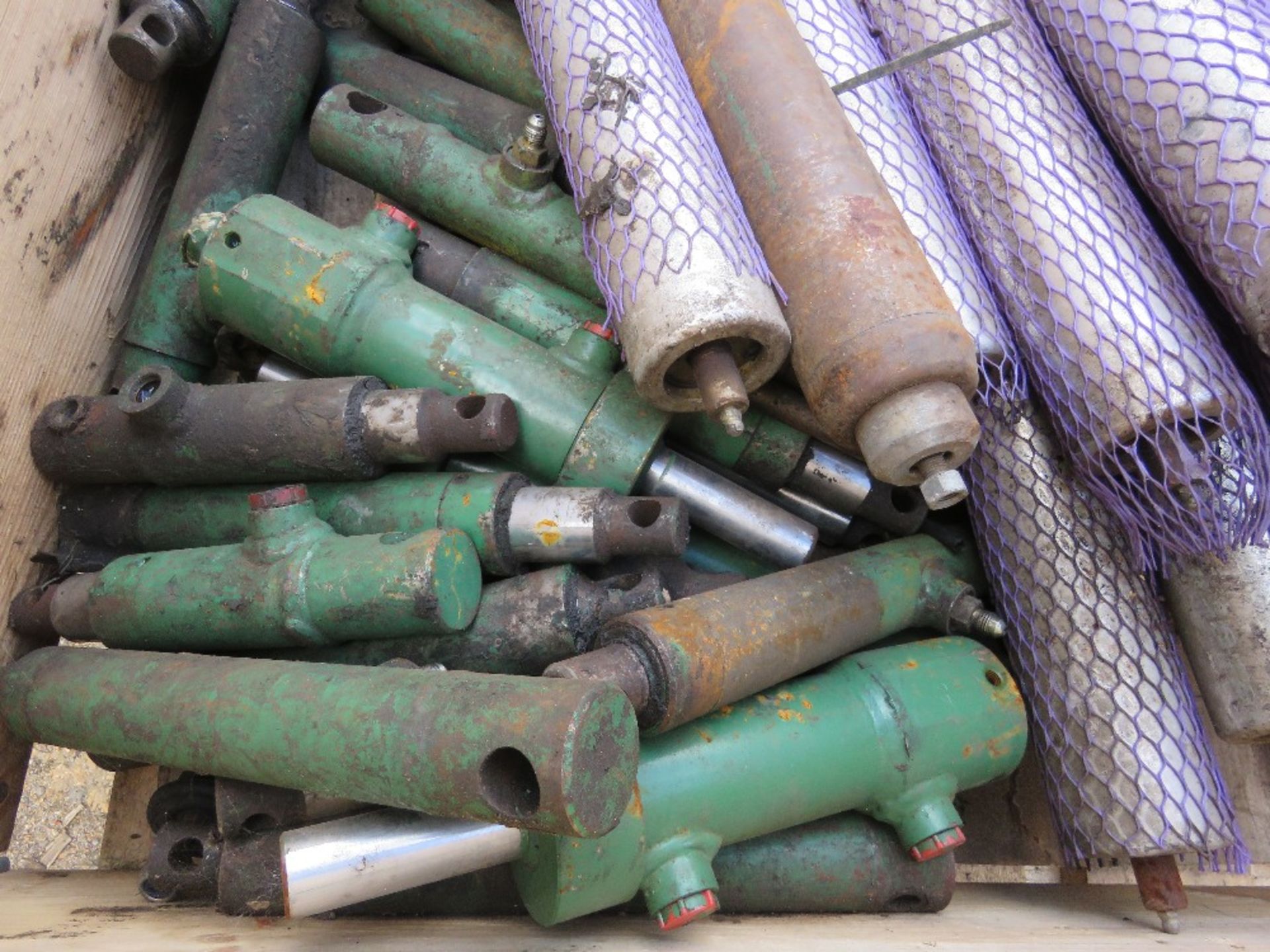 STILLAGE OF CYLINDER MOWER ROLLERS AND RAMS. - Image 3 of 4