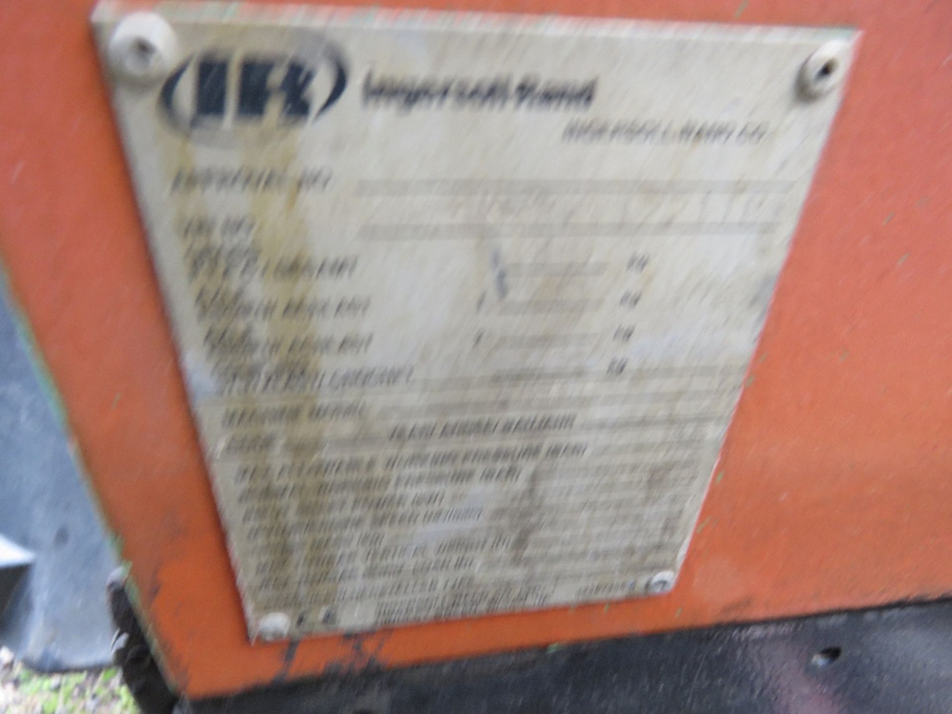 INGERSOLL RAND 720 TOWED ROAD COMPRESSOR. KUBOTA ENGINE. BEEN IN LONG TERM STORAGE, UNTESTED, CONDIT - Image 5 of 8