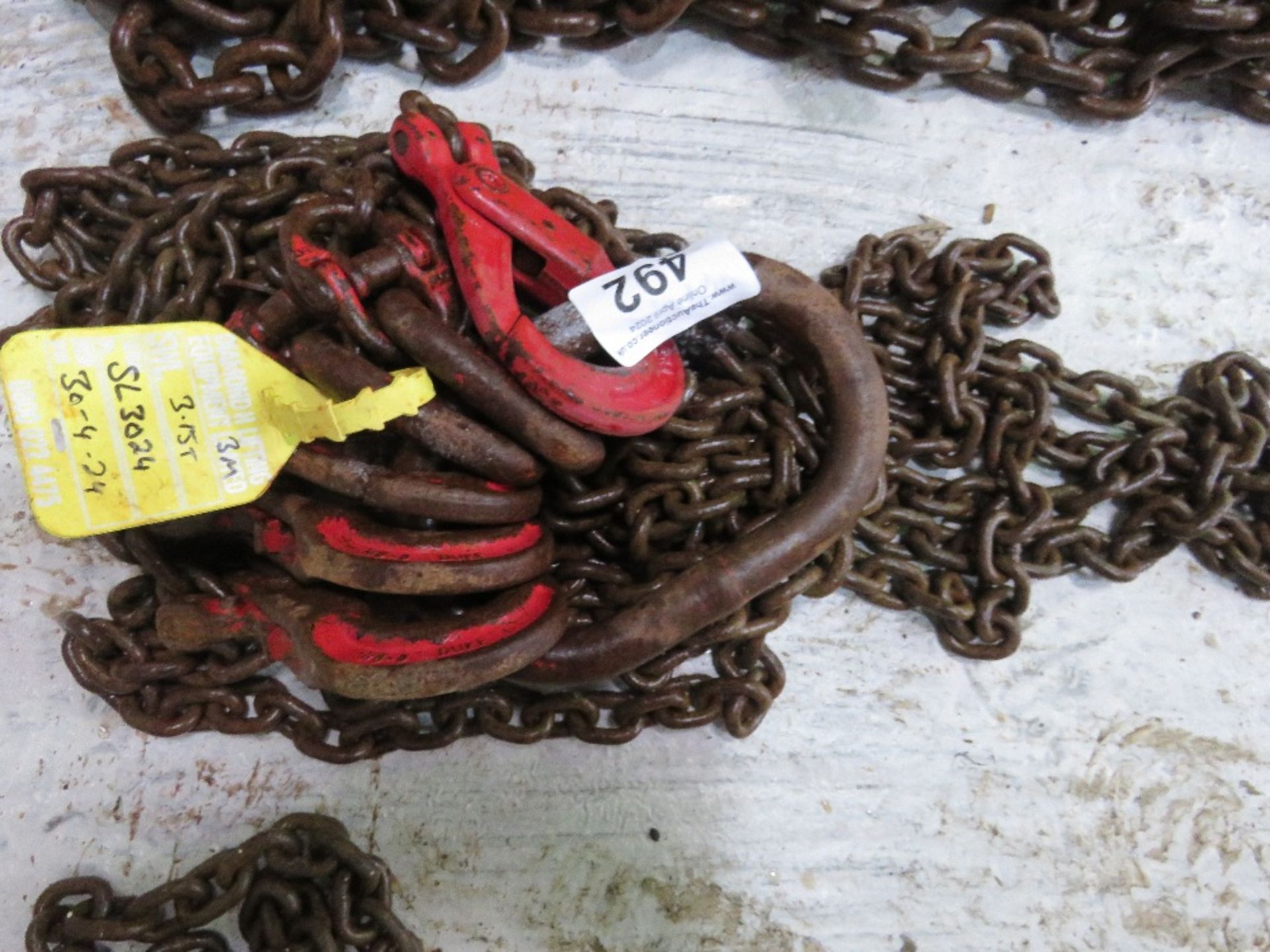 SET OF LIFTING CHAINS, 4 LEGGED, SPECIFICATION/CAPACITY AS SHOWN. SOURCED FROM COMPANY LIQUIDATION. - Image 2 of 2