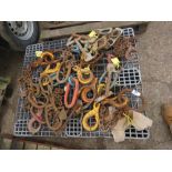 PALLET CONTAINING SINGLE DROP CHAINS, LIFTING PINS ETC.........THIS LOT IS SOLD UNDER THE AUCTIONEER