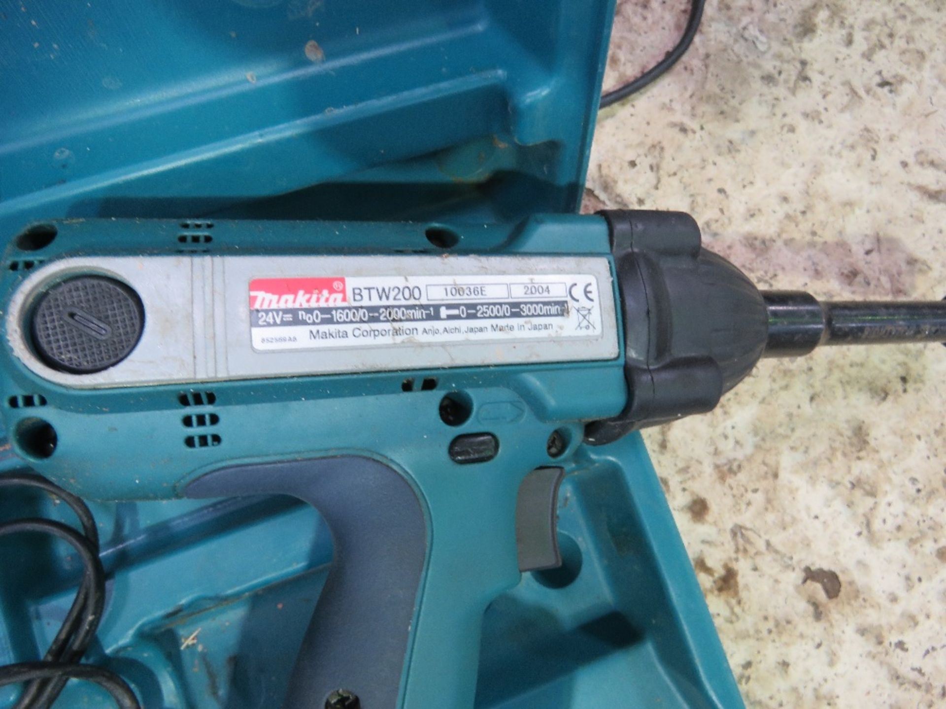 MAKITA 24VOLT BATTERY NUT DRIVER IN A CASE. - Image 4 of 5