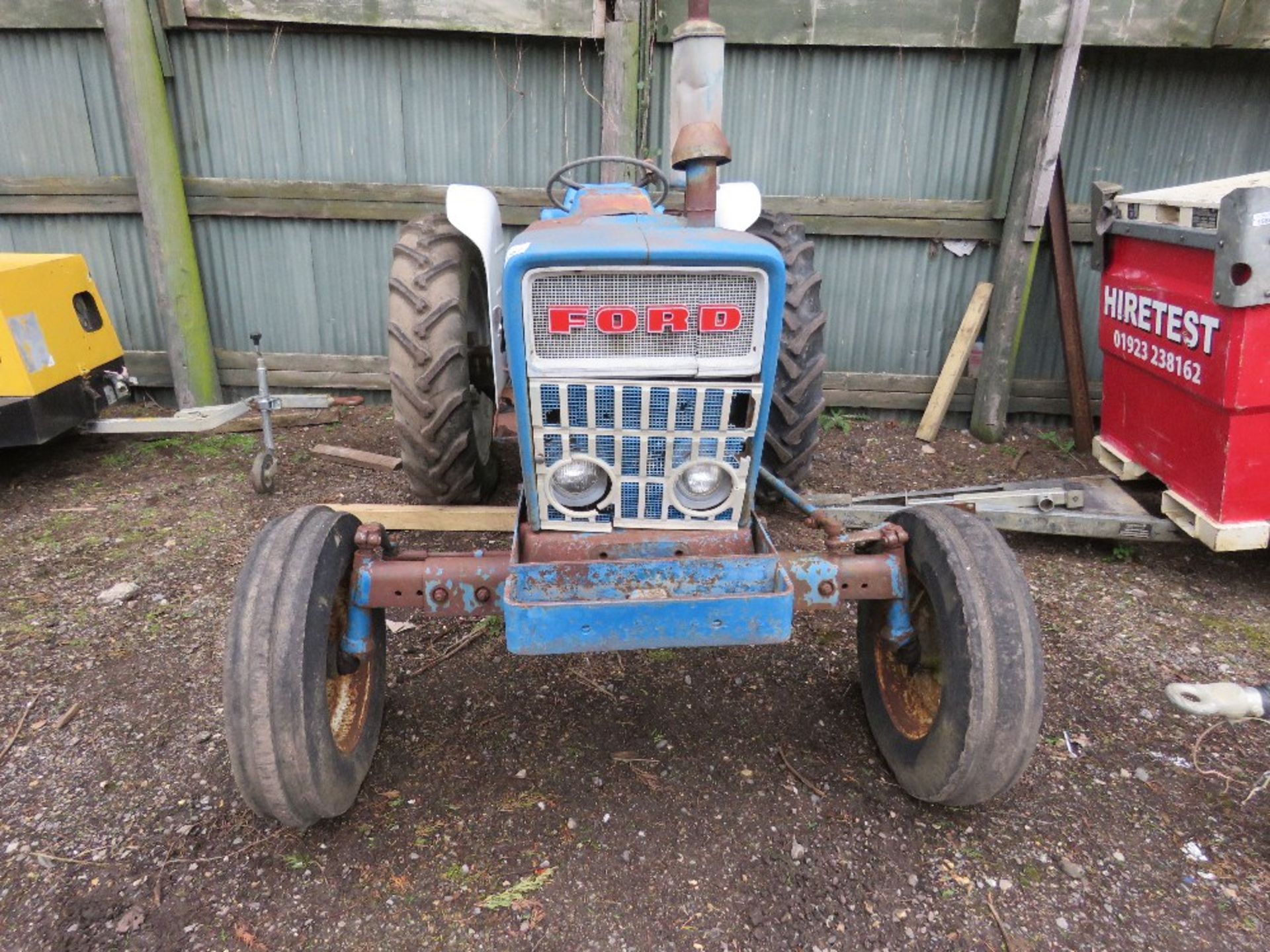 FORD 4000 CLASSIC 2WD TRACTOR.ORIGINALLY SUPPLIED BY SUSSEX TRACTORS. DIRECT FROM LOCAL COLLECTION. - Image 2 of 10