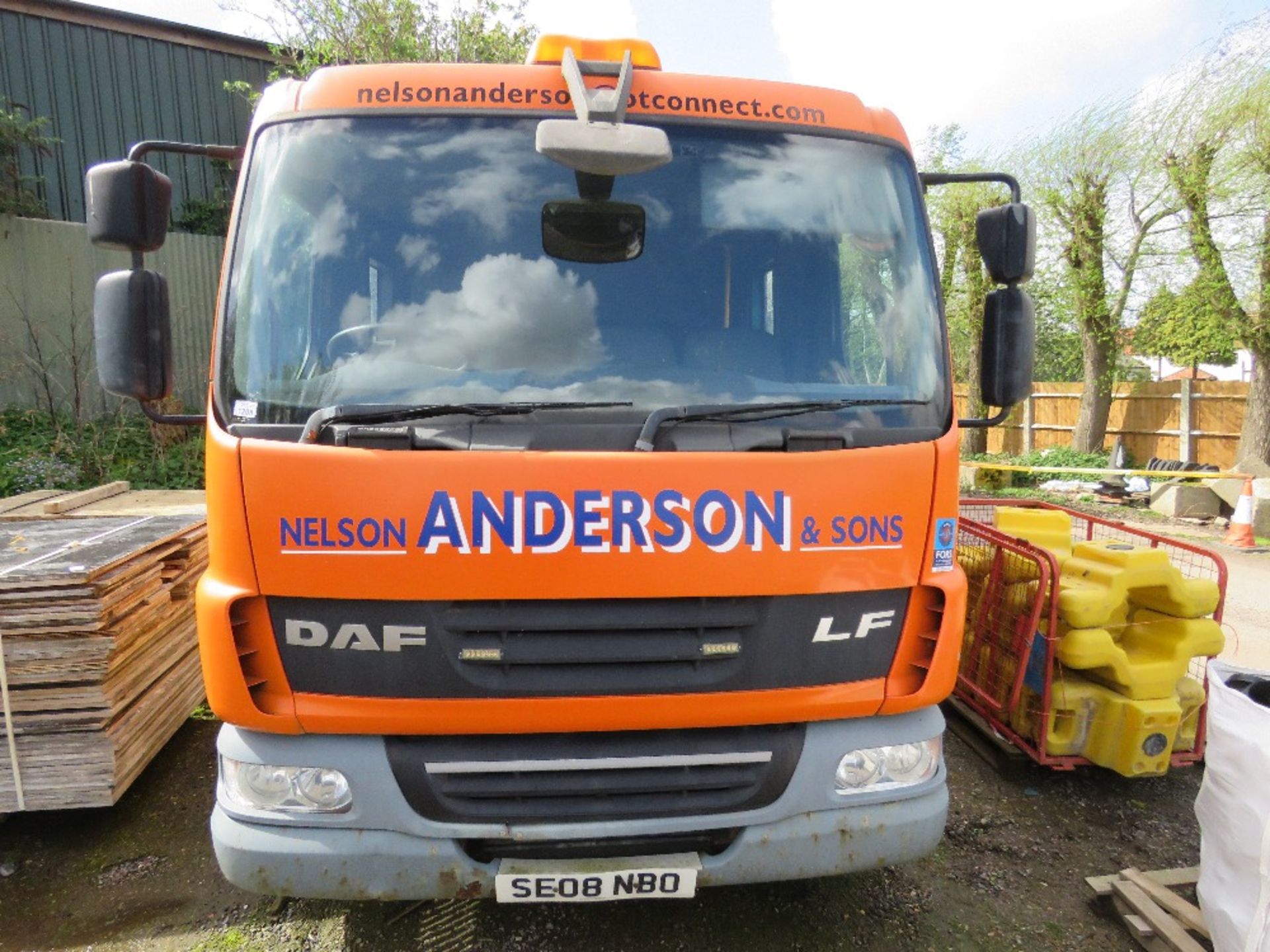 DAF LF45.160 08E CREW CAB LORRY 7500KG RATED. REG: SE08 NBO WITH V5 WHEN TESTED WAS SEEN TO RUN, D - Image 2 of 8