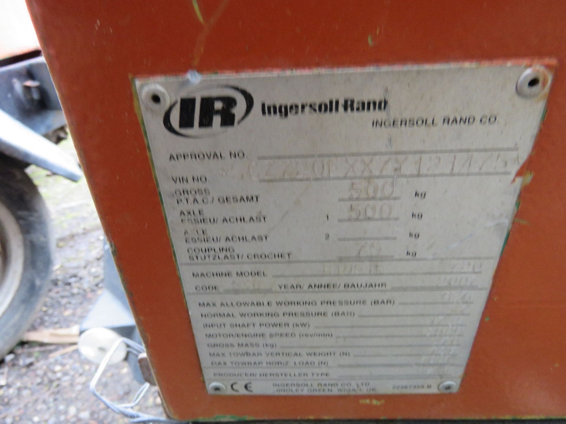 INGERSOLL RAND 720 TOWED ROAD COMPRESSOR. KUBOTA ENGINE. BEEN IN LONG TERM STORAGE, UNTESTED, CONDIT - Image 6 of 10
