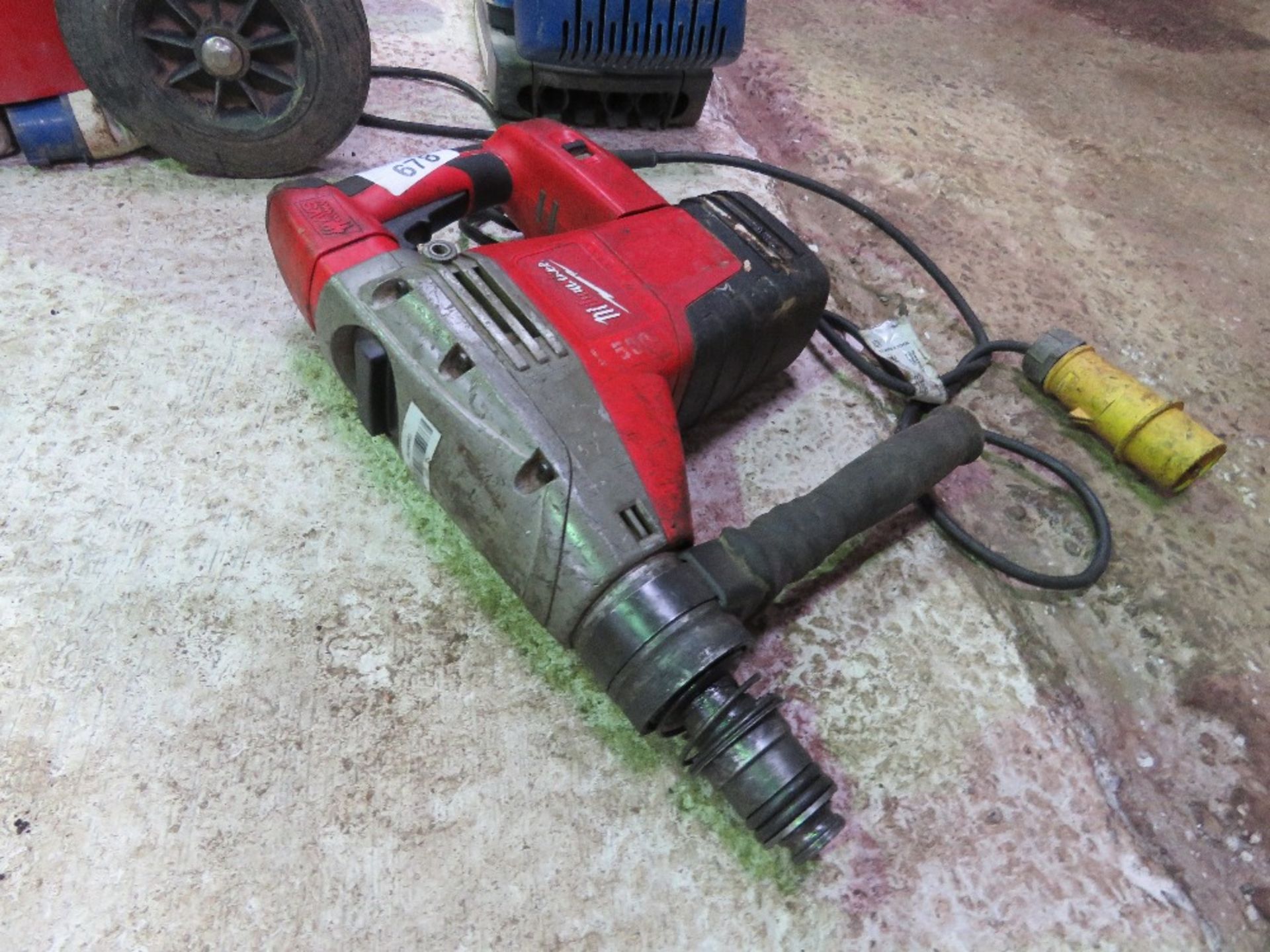 MILWAUKEE 110VOLT BREAKER DRILL, CHUCK REQUIRES ATTENTION - Image 3 of 3