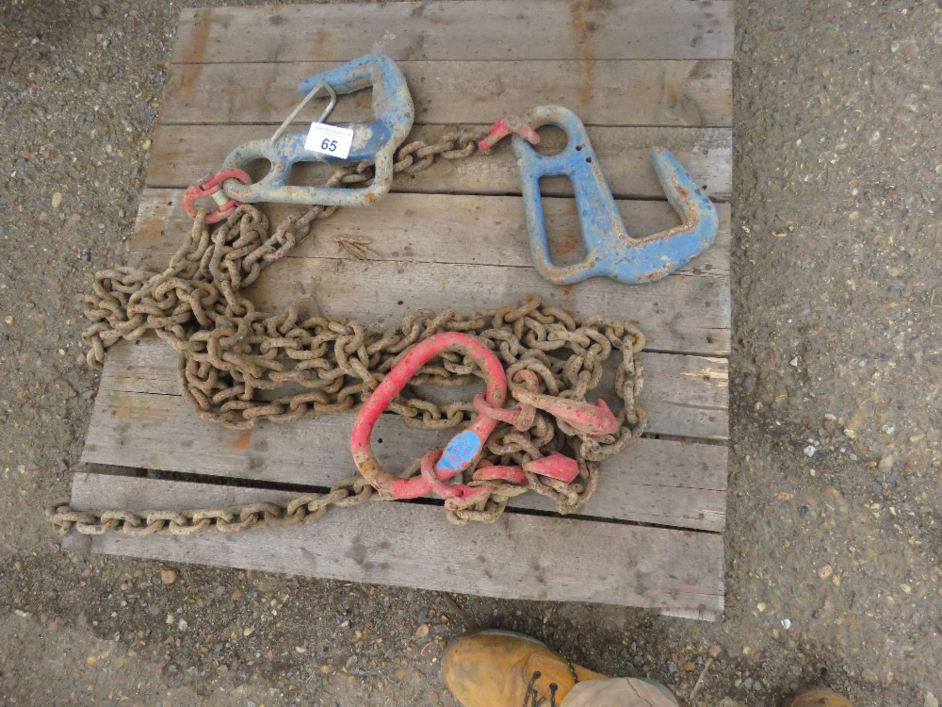 TWIN LEGGED SPECIALIST PIPE/MANHOLE SECTION LIFTING CHAINS..........THIS LOT IS SOLD UNDER THE AUCTI