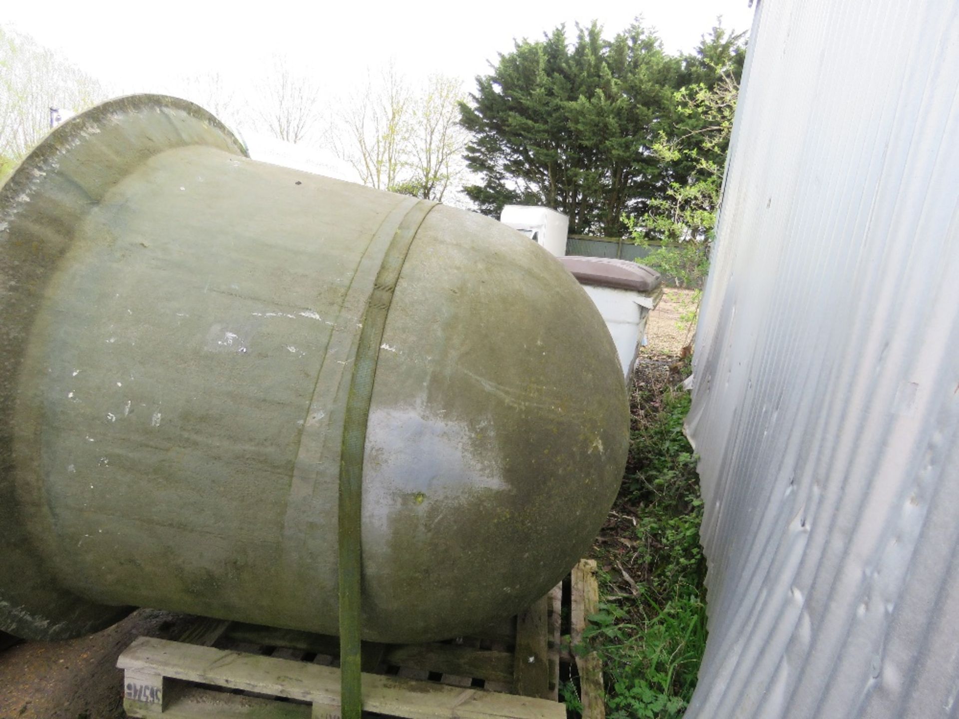 LARGE GRP MOLD ON THE SHAPE OF A BELL. - Image 4 of 4