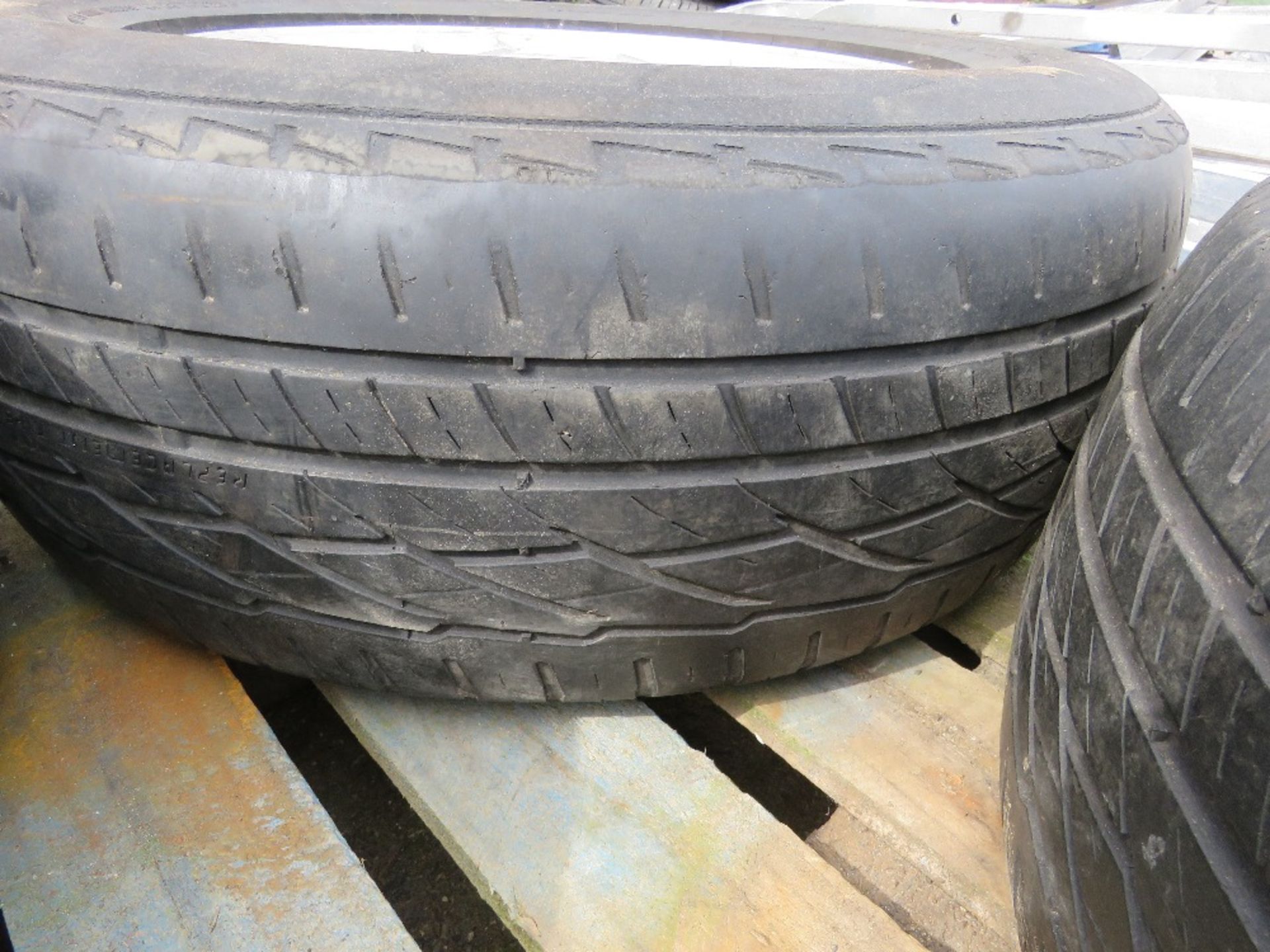 SET OF 4NO BMW 235/65R17 ALLOY WHEELS AND TYRES. - Image 4 of 5