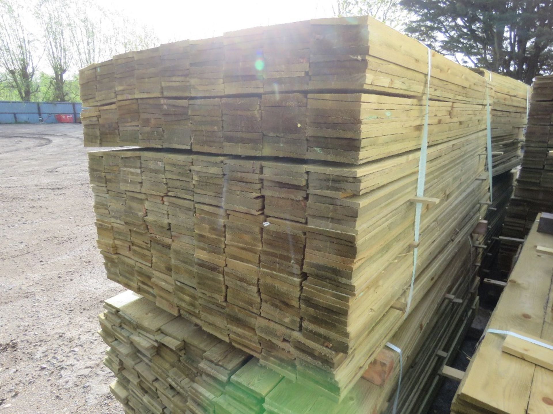 LARGE PACK OF PRESSURE TREATED FEATHER EDGE TIMBER CLADDING BOARDS. 1.80M LENGTH X 100MM WIDTH APPRO