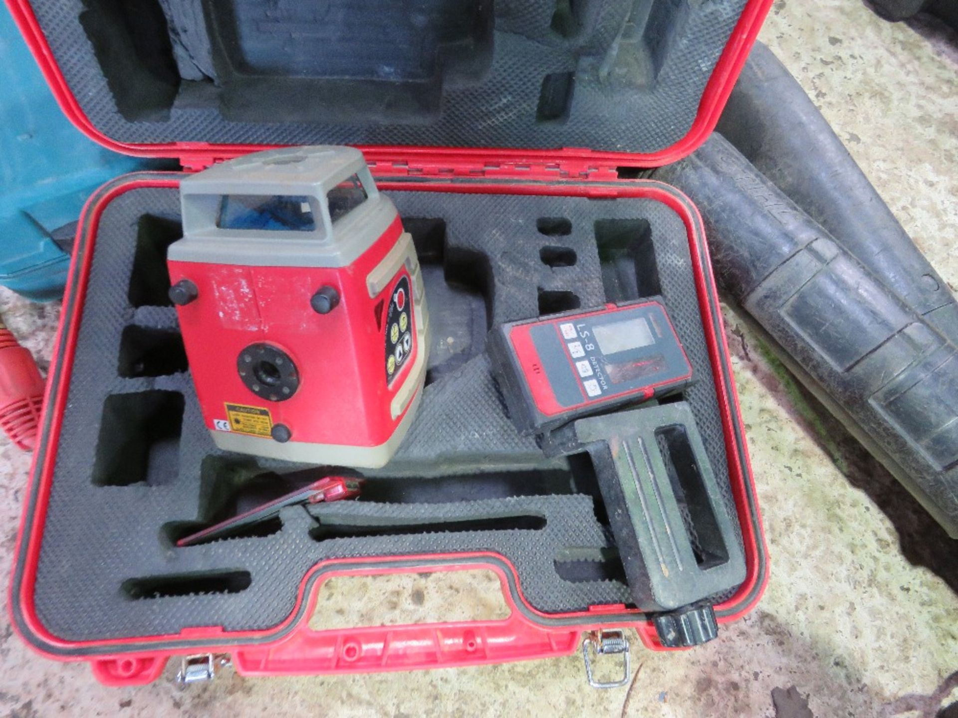 DATUM ROTARY LASER LEVEL IN A CASE. - Image 5 of 5