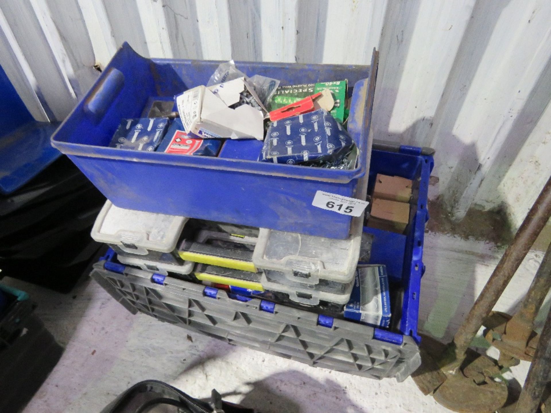 QUANTITY OF ASSORTED SCREWS AND FASTENINGS.....THIS LOT IS SOLD UNDER THE AUCTIONEERS MARGIN SCHEME,