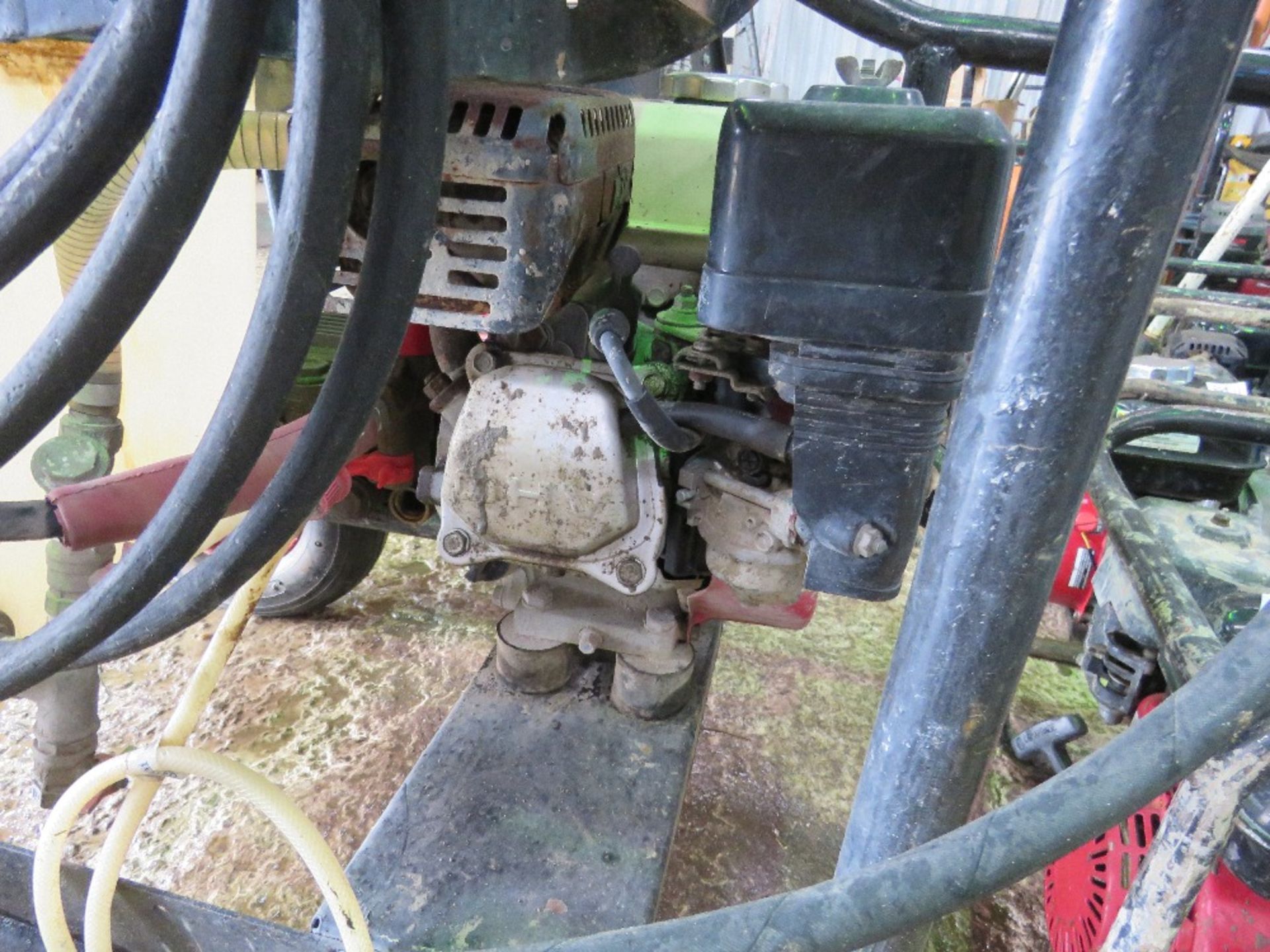 WESTERN PT105 HONDA ENGINED PRESSURE WASHER BARROW WITH HONDA ENGINE, HOSE AND LANCE. - Image 4 of 7