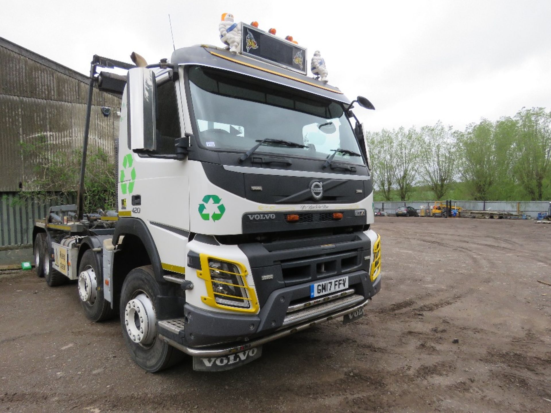 VOLVO FMX420 HOOK LOADER SKIP LORRY, 8X4 REG:GM17 FFV. WITH V5, OWNED BY VENDOR FROM NEW. DIRECT FR - Image 2 of 26
