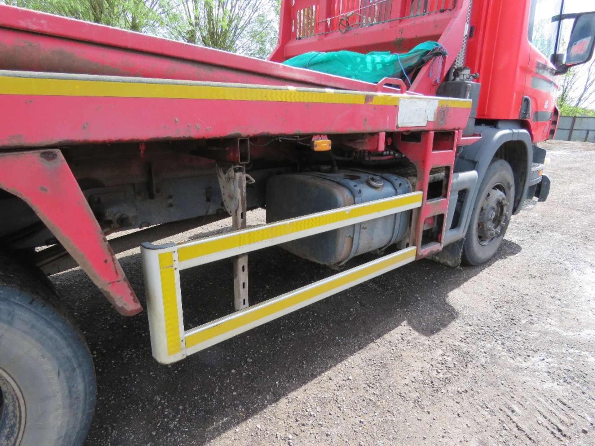 SCANIA P230 4X2 CHAIN LIFT SKIP LORRY YEAR 2006. MANUAL GEARBOX. 18 TONNE RATED, - Image 11 of 18