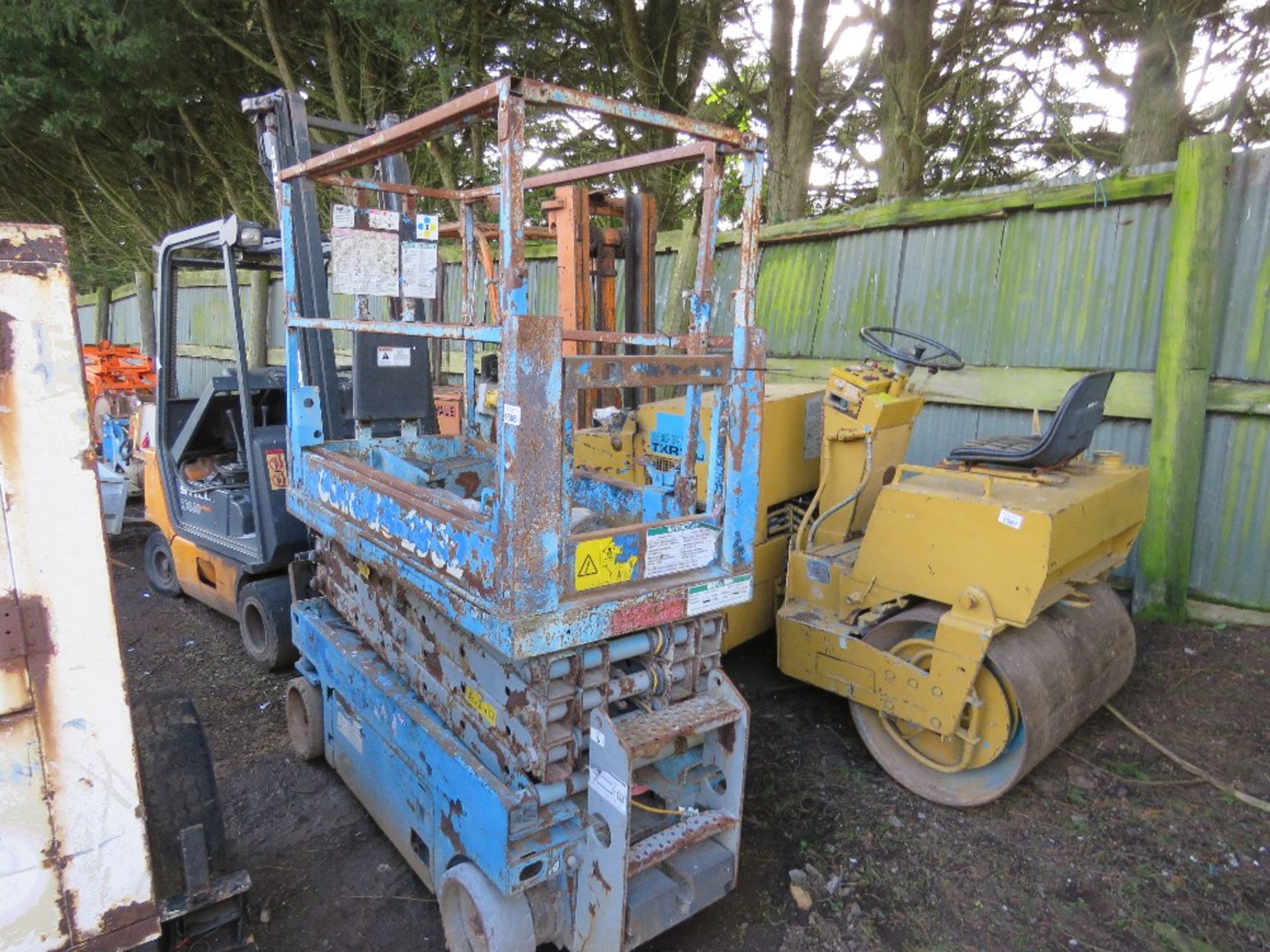 GENIE GS1932 SCISSOR LIFT ACCESS PLATFORM.