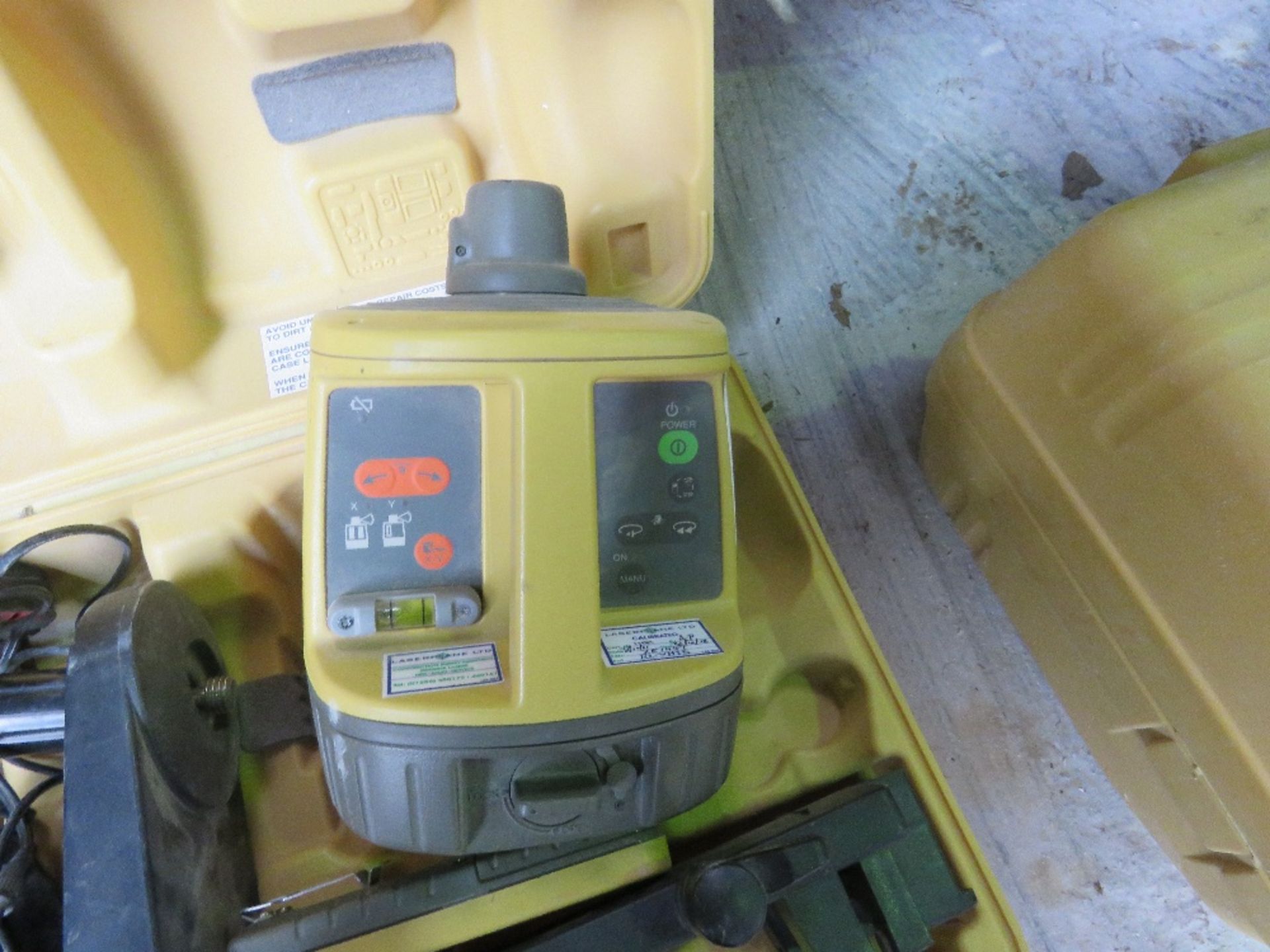 TOPCON RL-VH3D ROTATING LASER LEVEL SET IN A CASE. DIRECT FROM LOCAL COMPANY. - Image 2 of 4