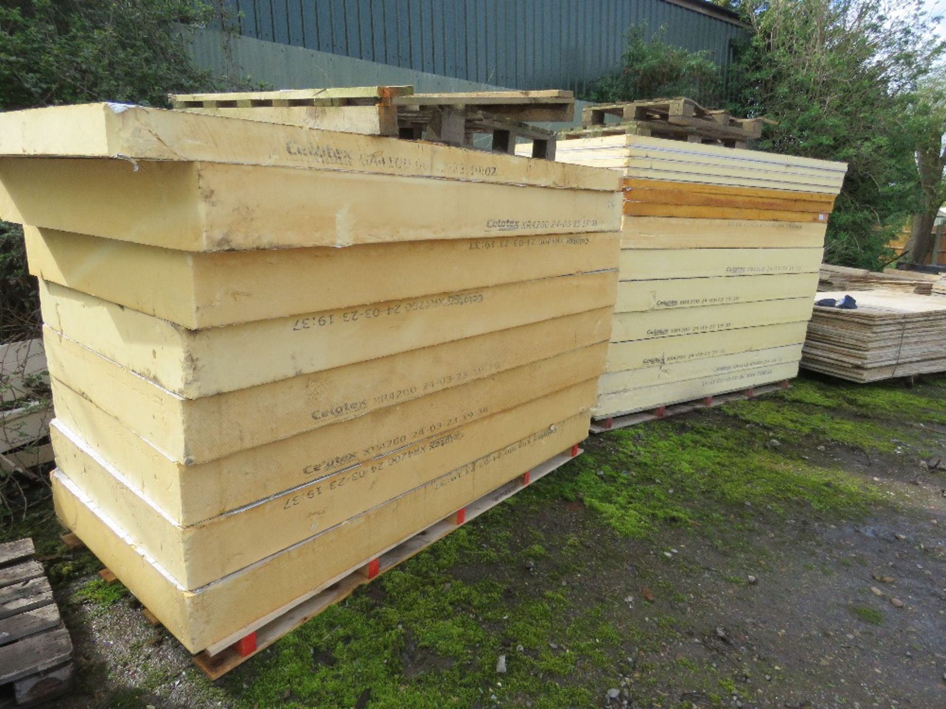 2 X STACKS OF CELOTEX INSULATION SHEETS 22NO SHEETS IN TOTAL APPROX. ASSORTED SIZES 40MM-200MM APPR - Image 2 of 11