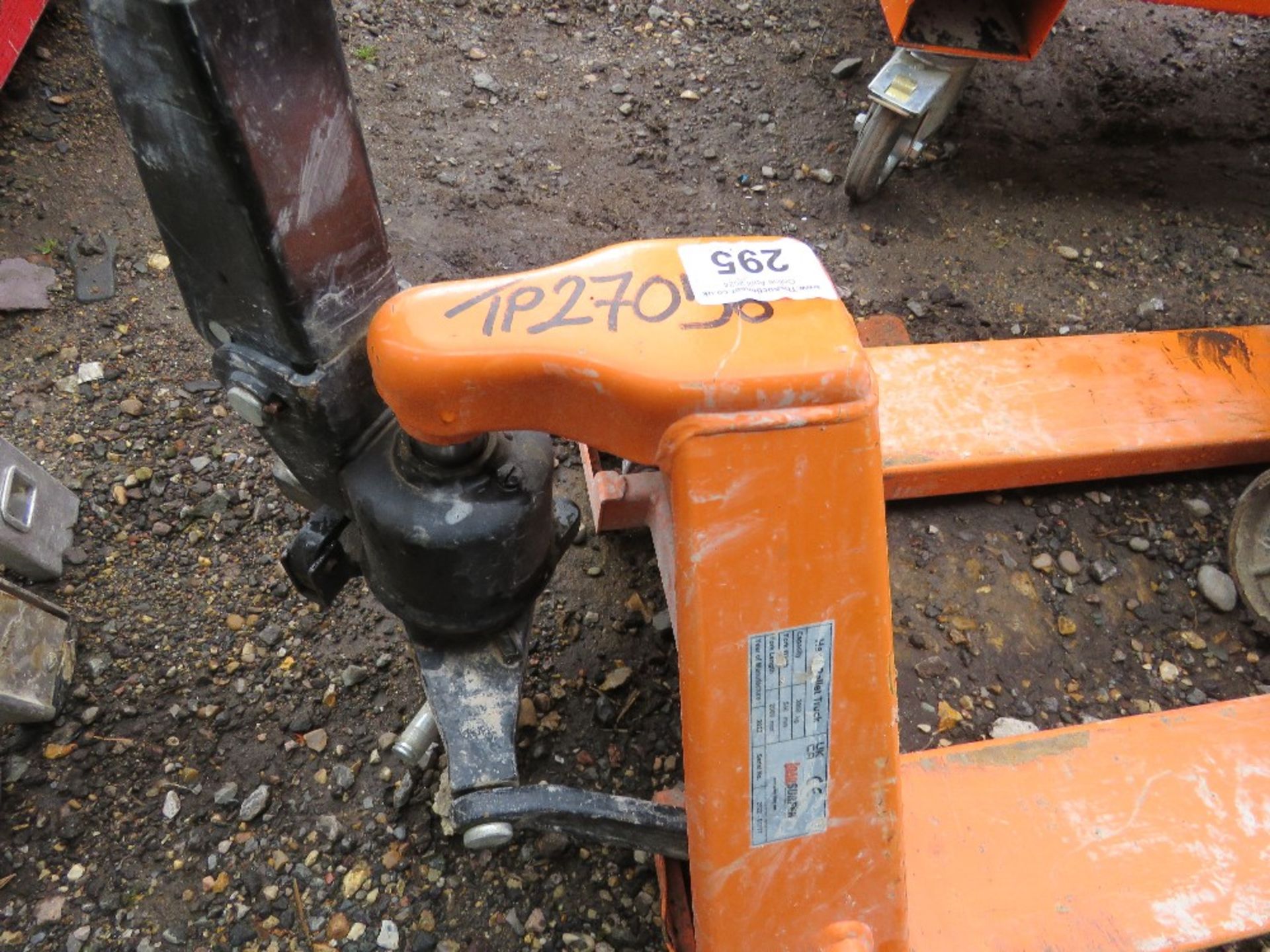 2 X HYDRAULIC PALLET TRUCKS, THE BIG ONE BEING INCOMPLETE. - Image 3 of 4