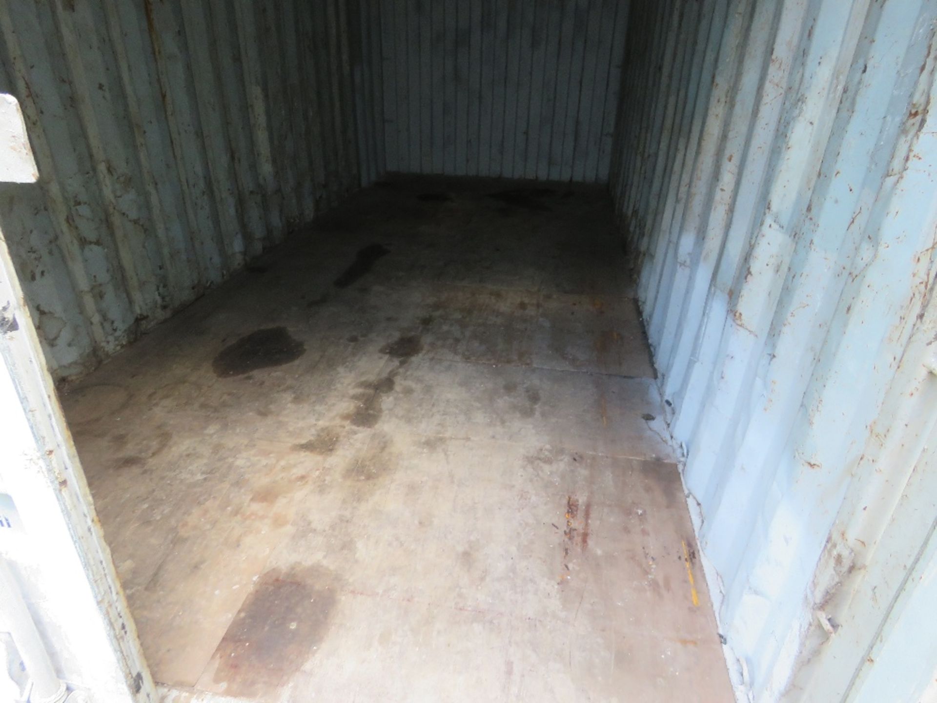 SECURE STORAGE 20FT SHIPPING CONTAINER . WITH FORK POCKETS. SOURCED FROM SITE CLEARANCE. ....THIS LO - Image 5 of 6