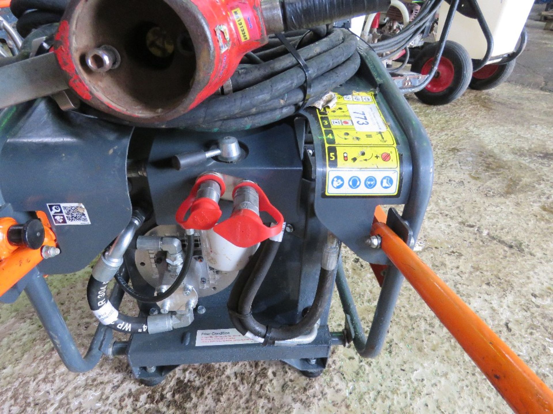 BELLE BULLDOG PETROL ENGINED HYDRAULIC BREAKER PACK WITH HOSES AND GUN. - Image 4 of 6