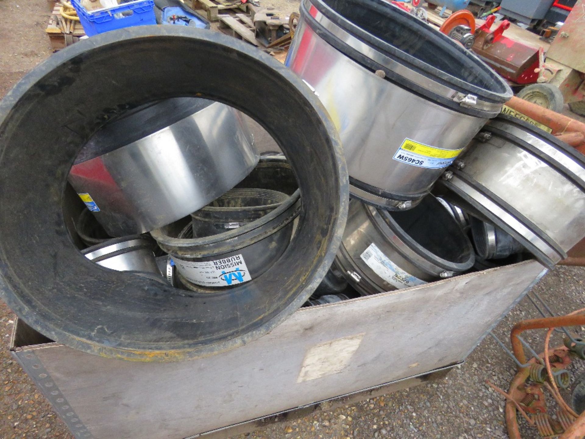 STILLAGE OF ASSORTED STAINLESS STEEL/RUBBER PIPE COLLARS. SOURCED FROM COMPANY LIQUIDATION.....THIS - Image 3 of 5