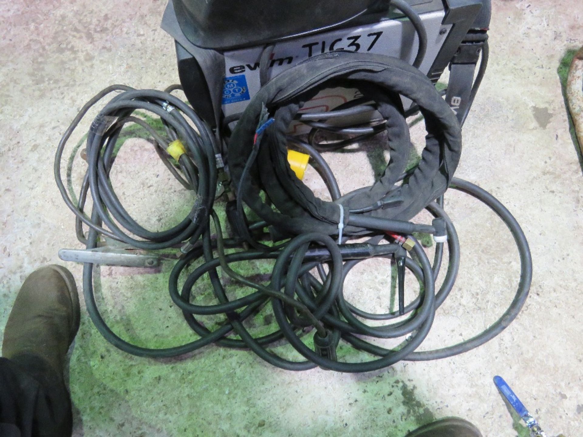 EWN P200 PICOTIG MV WELDER, 110VOLT WITH RODS PLUS 2 X HELMETS AS SHOWN.....THIS LOT IS SOLD UNDER T - Image 6 of 9