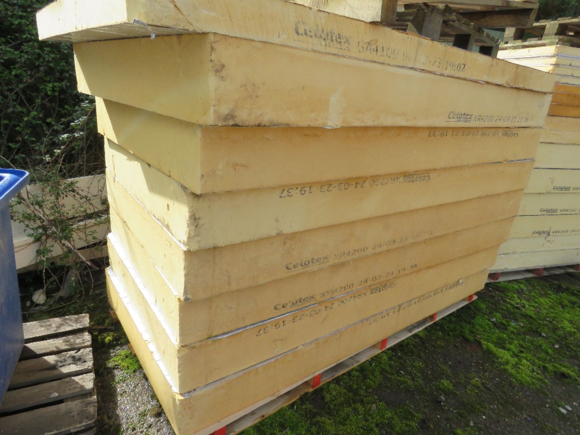 2 X STACKS OF CELOTEX INSULATION SHEETS 22NO SHEETS IN TOTAL APPROX. ASSORTED SIZES 40MM-200MM APPR - Image 3 of 11