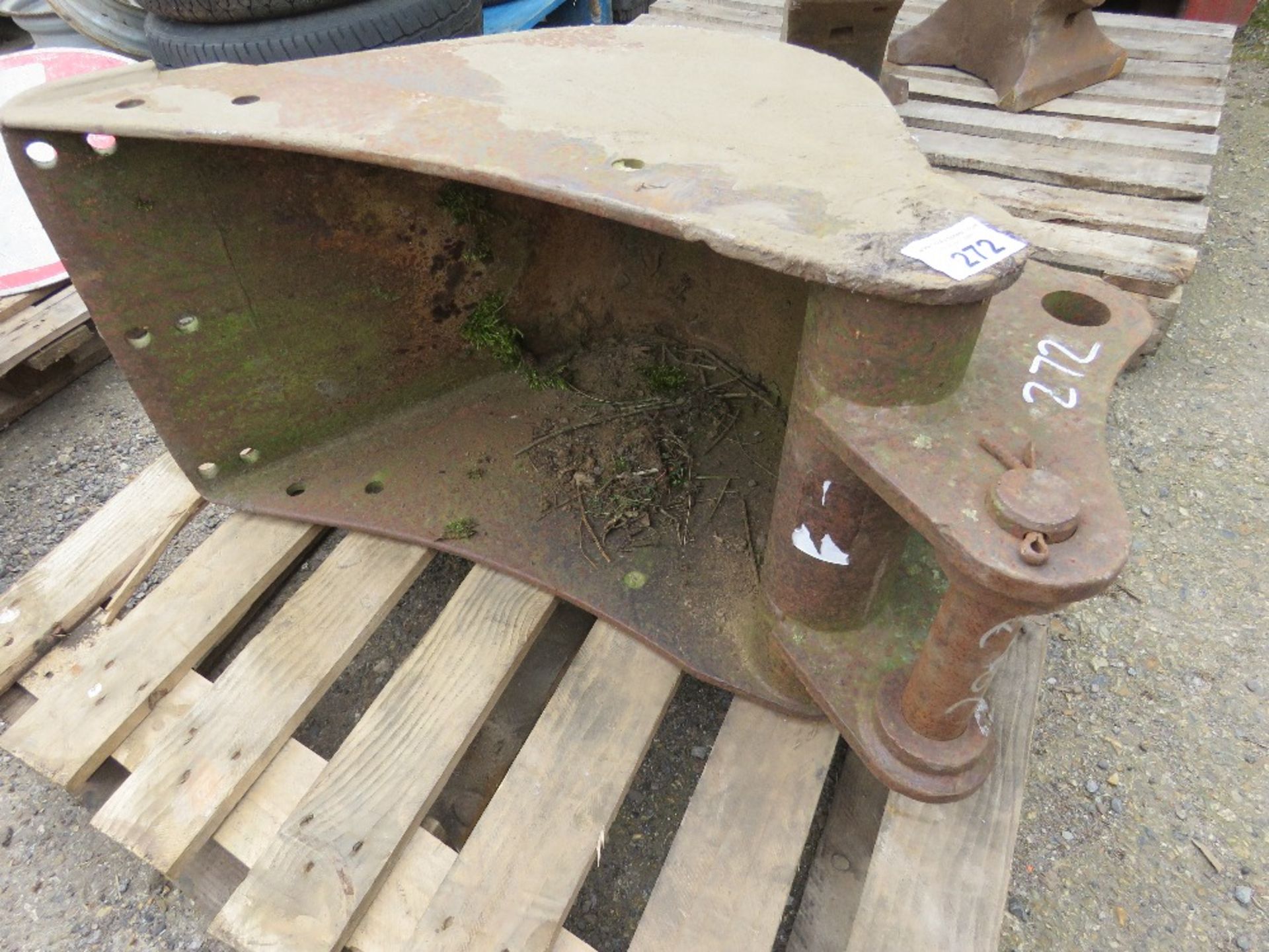 EXCAVATOR BUCKET 45MM PINS, 450MM WIDTH APPROX.