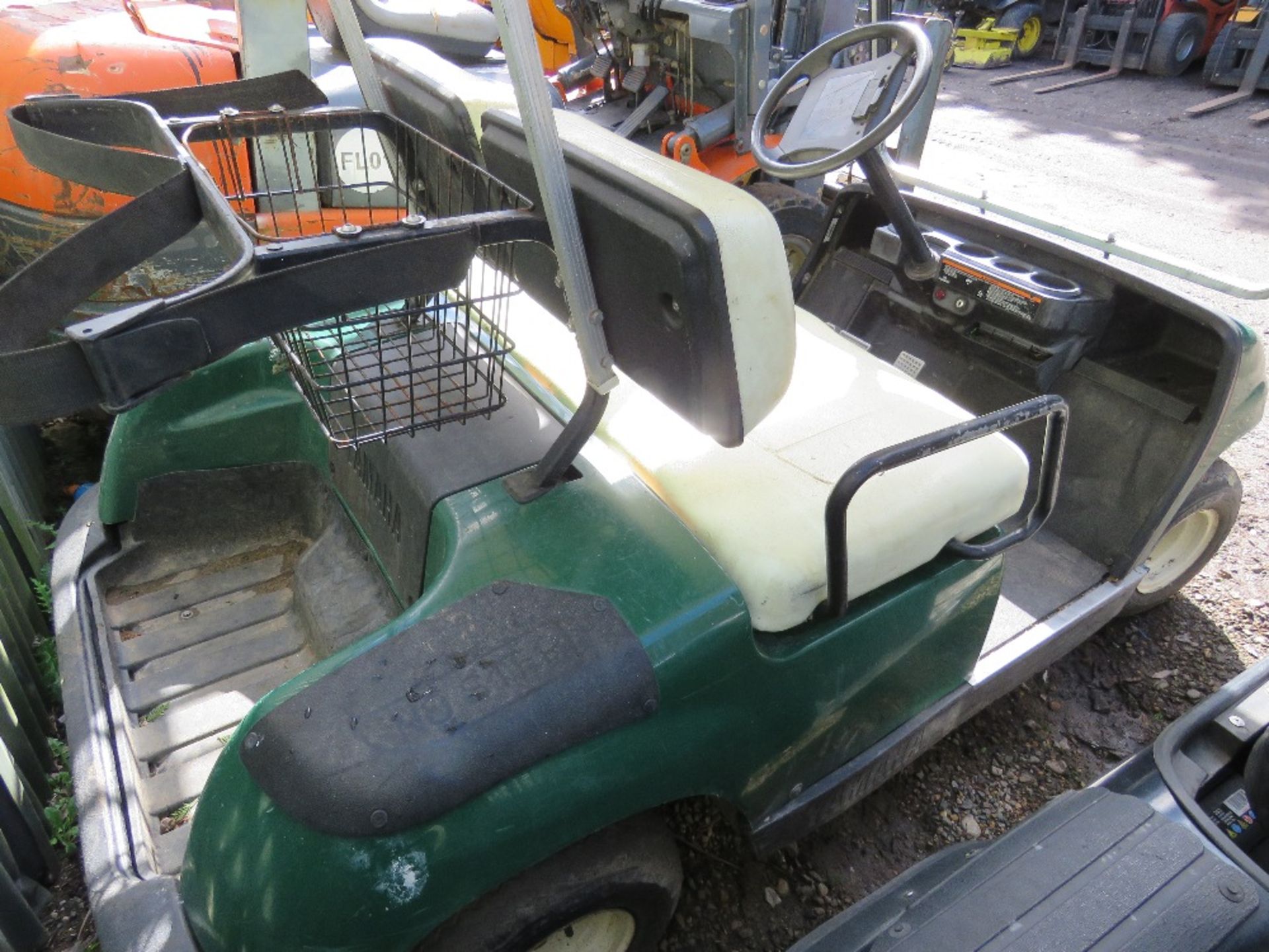 YAMAHA PETROL ENGINED GOLF BUGGY. WHEN TESTED WAS SEEN TO RUN AND DRIVE...SEE VIDEO. - Image 4 of 8