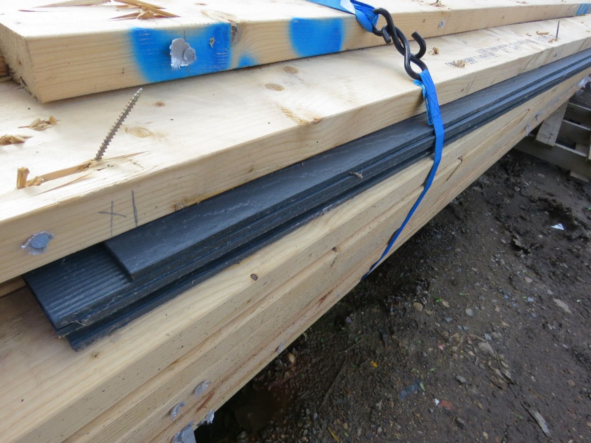 PACK OF PRE USED CONSTRUCTION TIMBERS MAINLY 16FT LENGTH. 30NO PIECES IN TOTAL APPROX. - Image 4 of 5