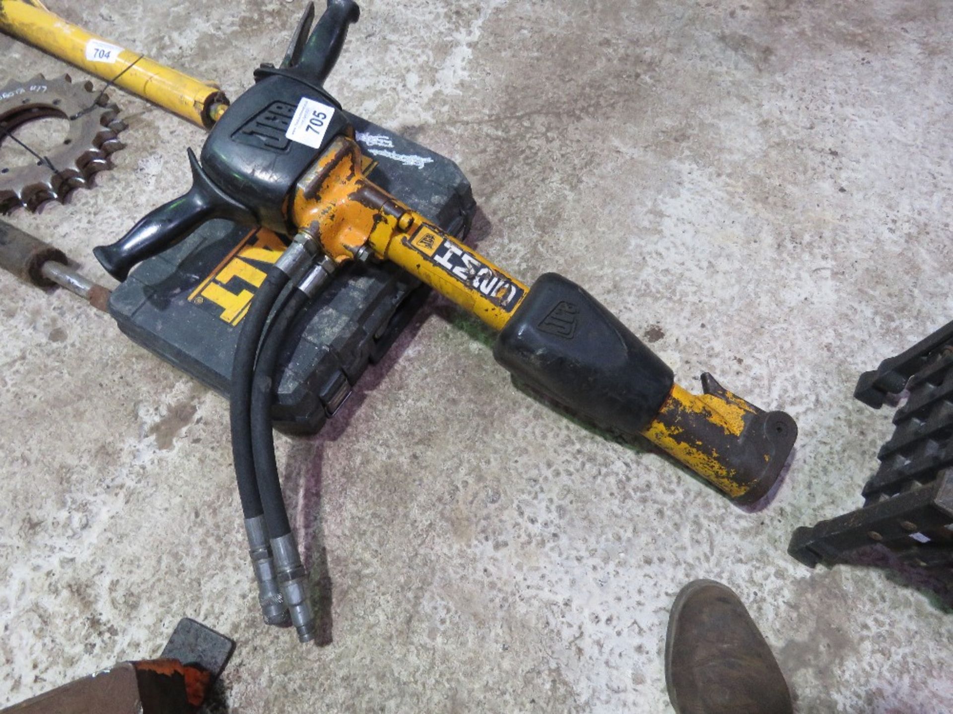 JCB HM25 HYDRAULIC BREAKER GUN PLUS A DEWALT 110VOLT DRILL.......THIS LOT IS SOLD UNDER THE AUCTIONE - Image 2 of 4