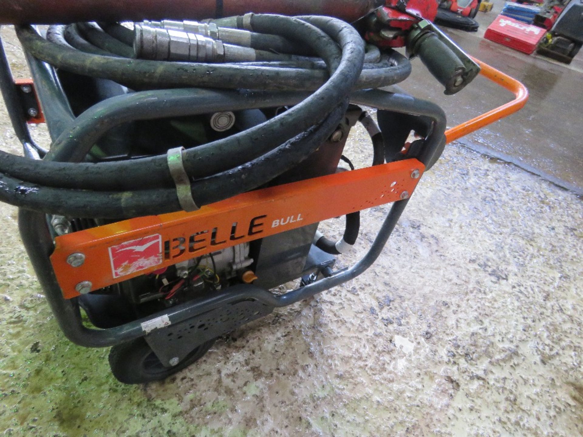 BELLE BULLDOG PETROL ENGINED HYDRAULIC BREAKER PACK WITH HOSES AND GUN. - Image 3 of 6