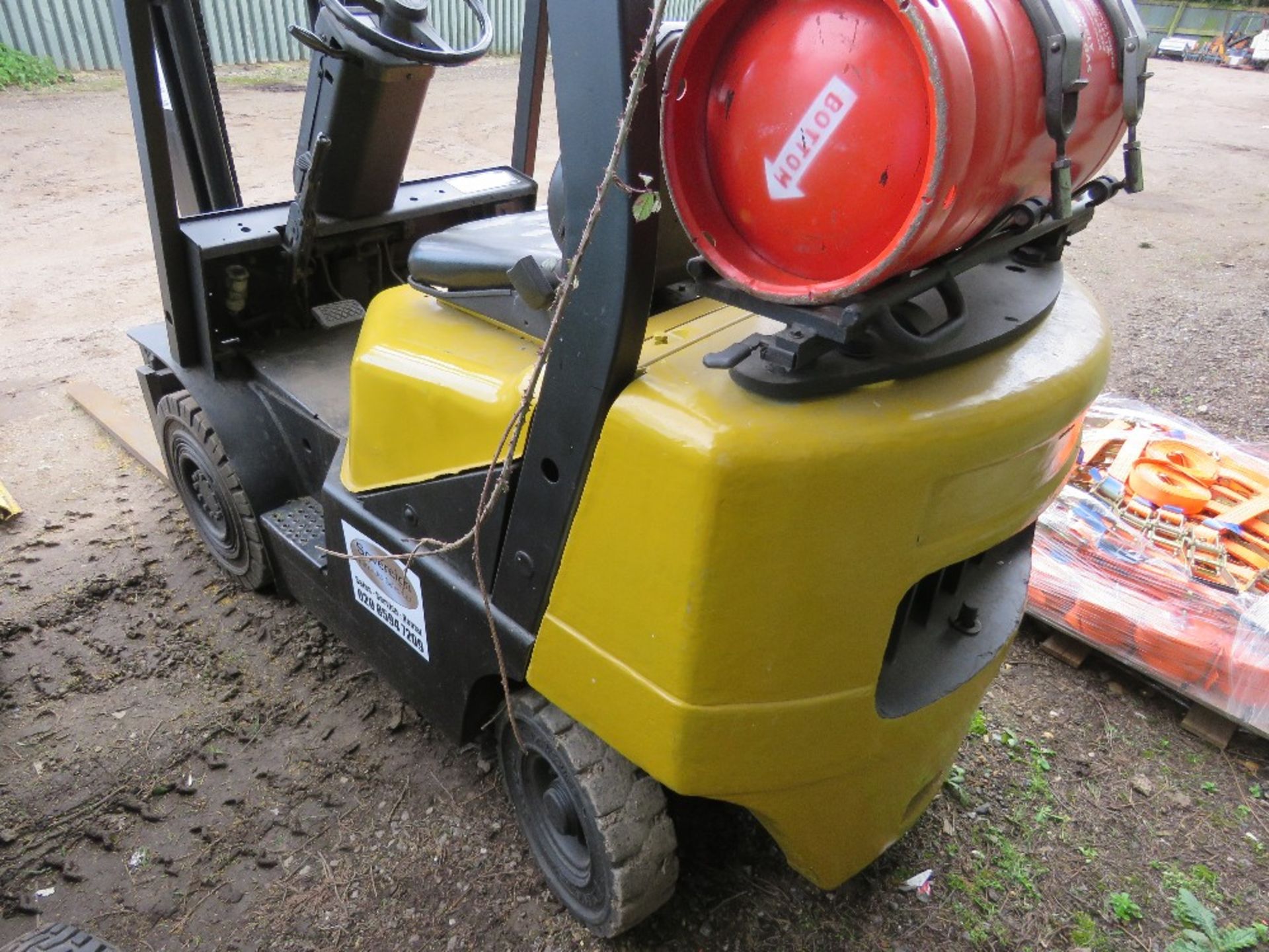 DAEWOO G18S-2 GAS POWERED FORKLIFT TRUCK WITH SIDE SHIFT. 1.8TONNE LIFT CAPACITY. 8136 REC HOURS. YE - Image 5 of 12