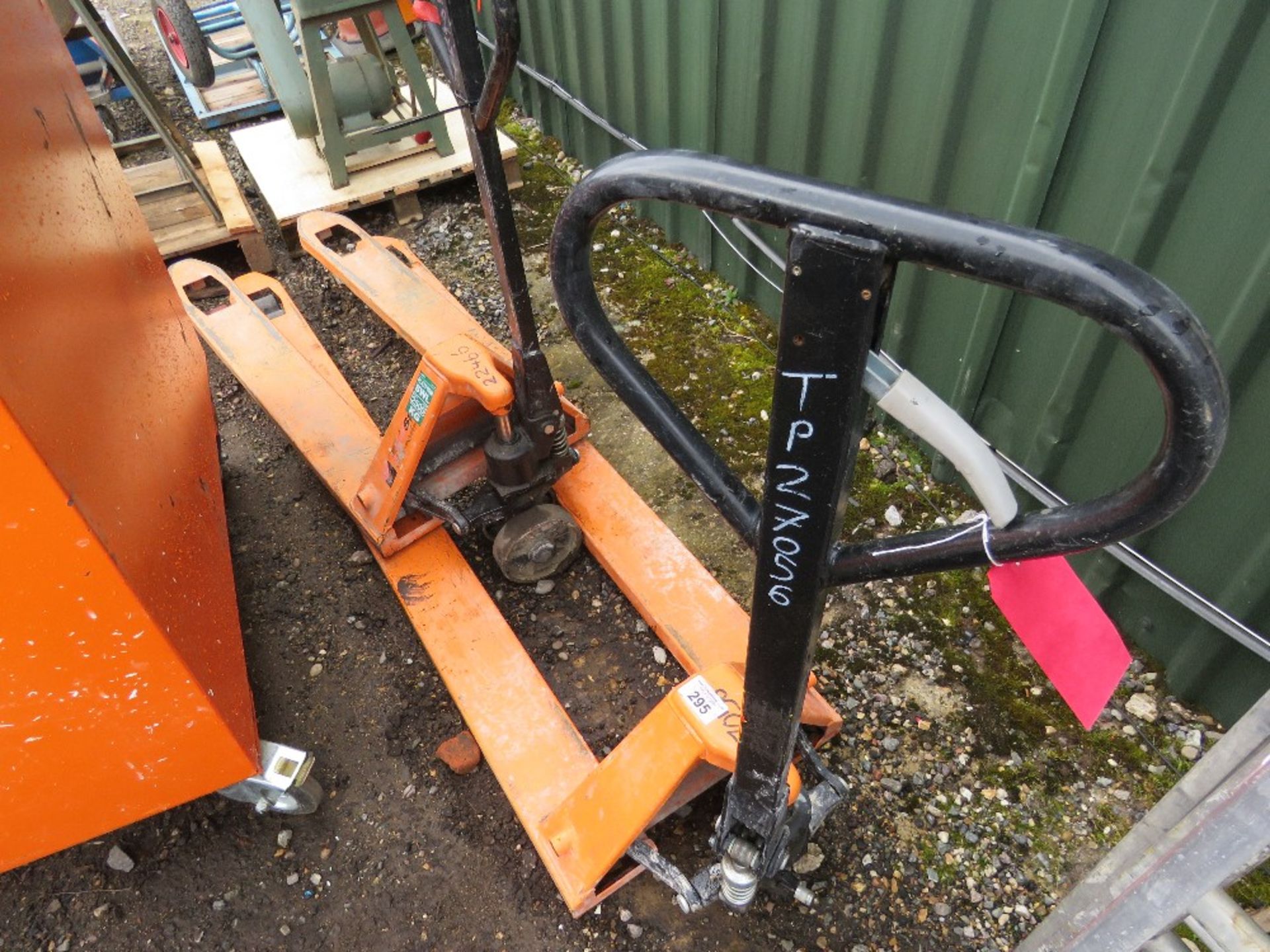 2 X HYDRAULIC PALLET TRUCKS, THE BIG ONE BEING INCOMPLETE. - Image 4 of 4