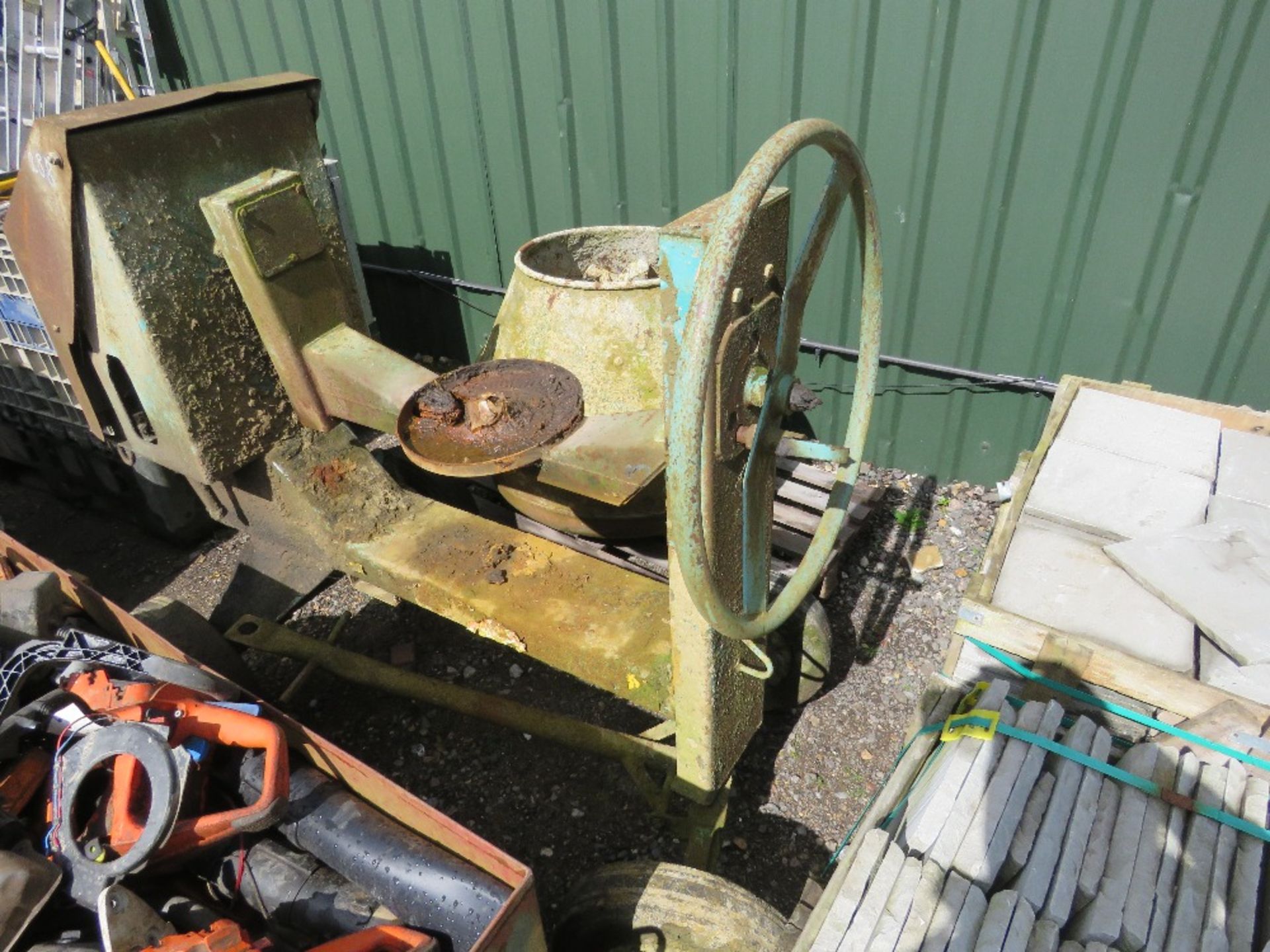 YANMAR DIESEL CEMENT MIXER, WITH DRUM DETACHED. - Bild 2 aus 6