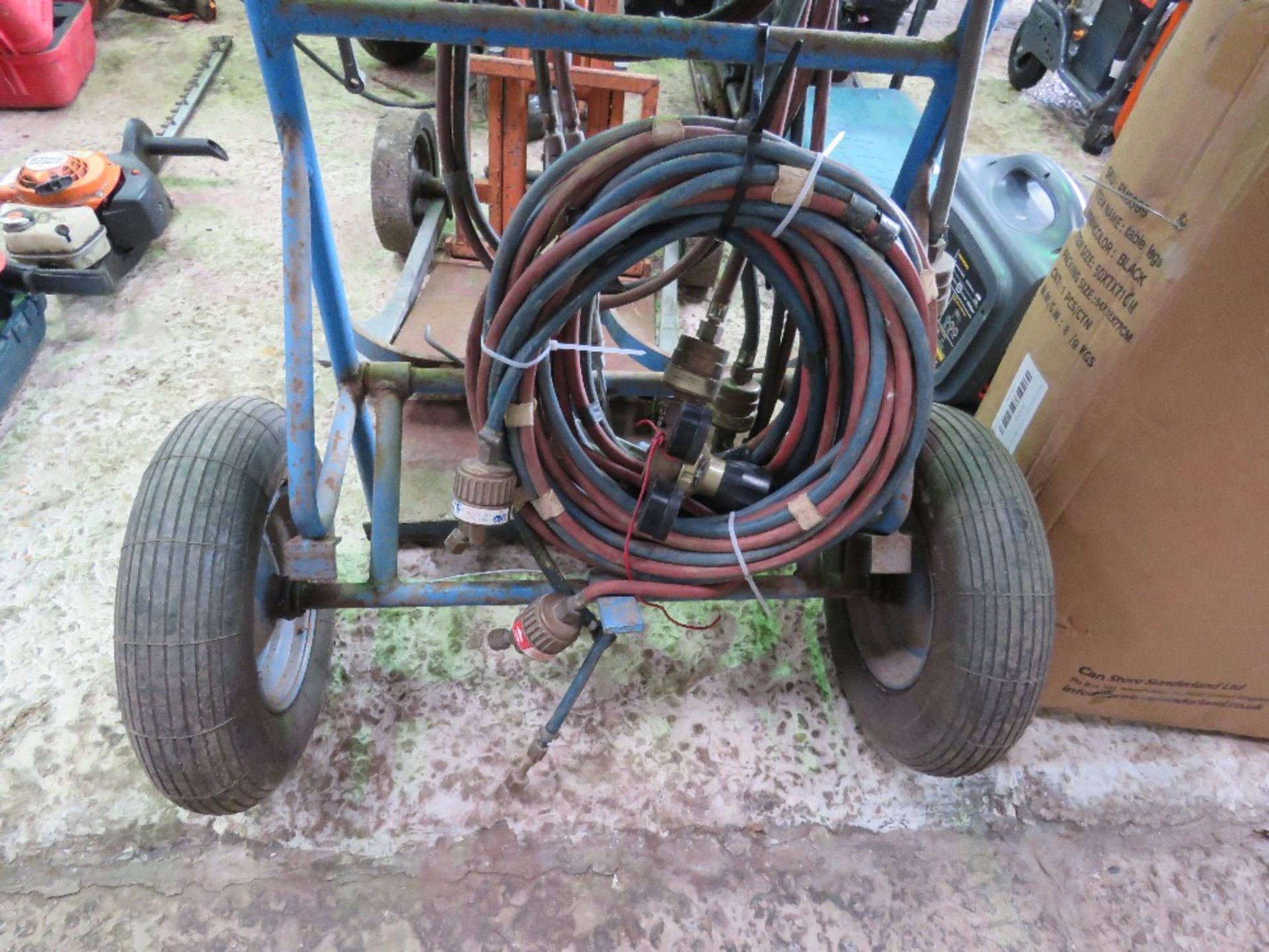 2 X SETS OF OXY-ACETELENE GAS HOSES PLUS A BARROW.....THIS LOT IS SOLD UNDER THE AUCTIONEERS MARGIN - Image 2 of 7