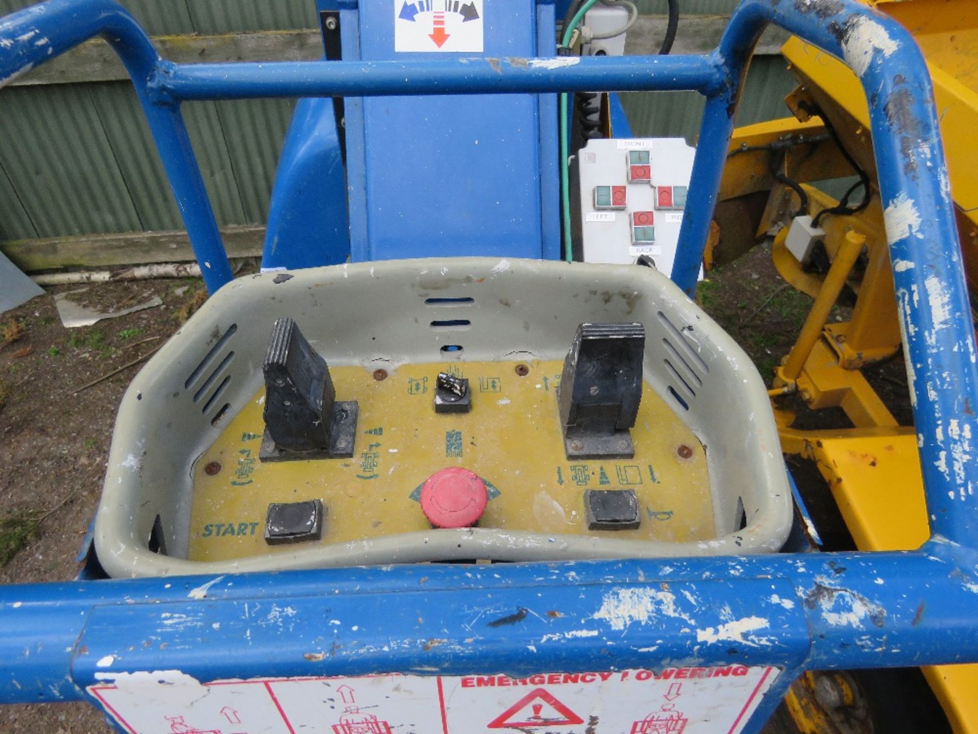 ABM ORION 1000 SELF PROPELLED 10 METRE MAST ACCESS LIFT UNIT WITH OUTRIGGERS YEAR 2001. SN:011006118 - Image 3 of 12