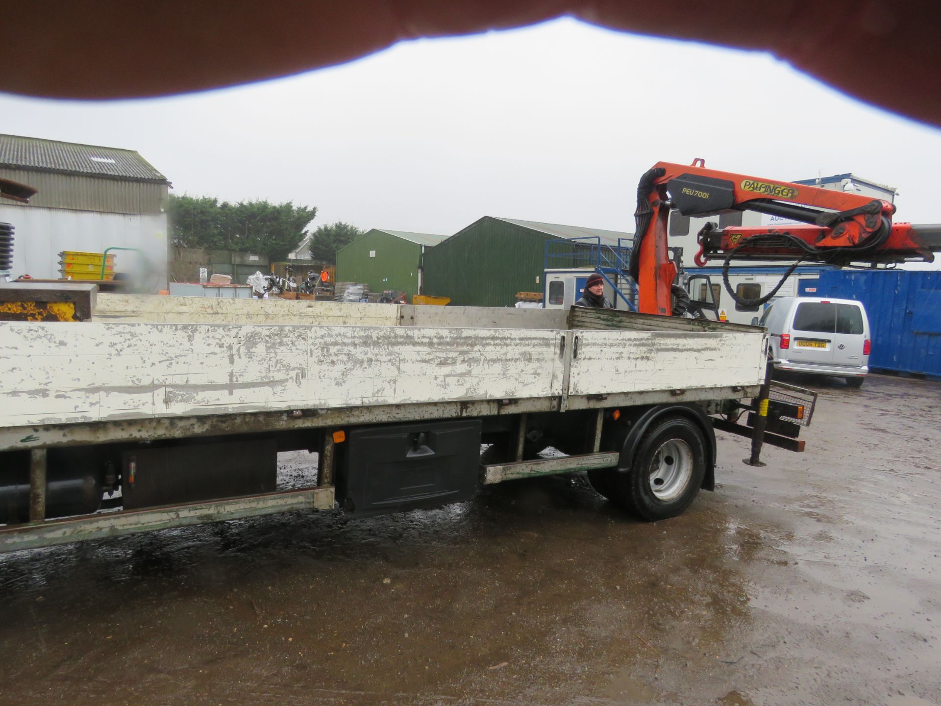 MAN 7.5TONNE DROP SIDE FLAT LORRY REG:WX54 VYD. WITH PALFINGER PEU7001 REAR MOUNTED CRANE. V5 DOCUME - Image 6 of 15