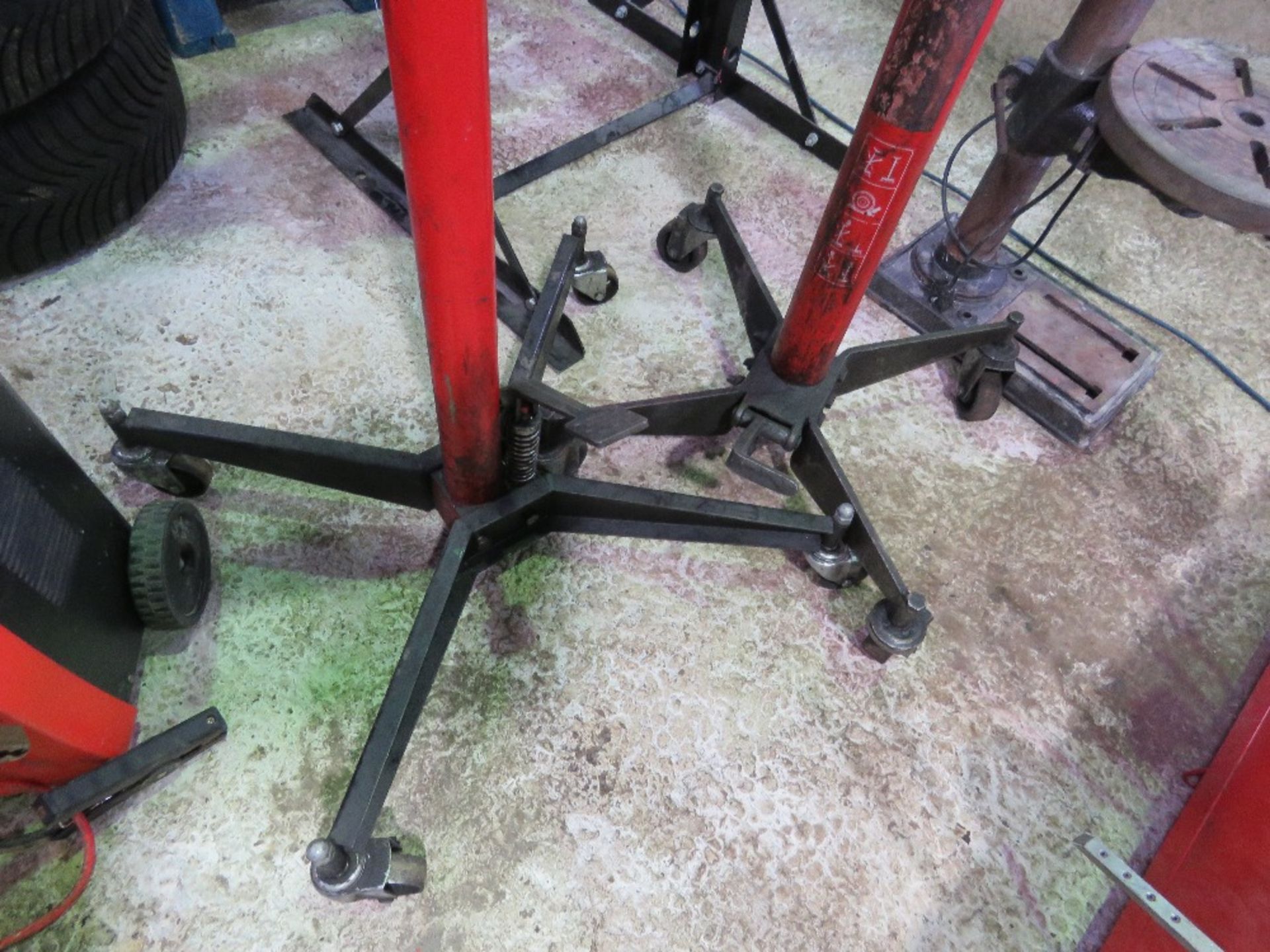 2 X HYDRAULIC FOOT OPERATED TRANSMISSION JACKS. SOURCED FROM GARAGE COMPANY LIQUIDATION. - Bild 2 aus 4