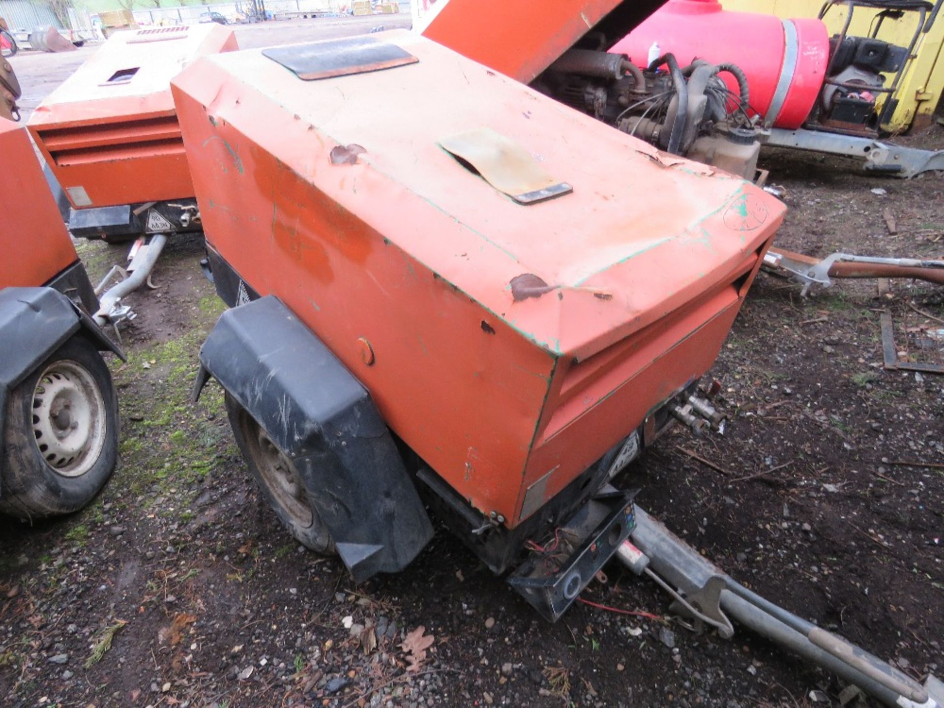 INGERSOLL RAND 720 TOWED ROAD COMPRESSOR. KUBOTA ENGINE. BEEN IN LONG TERM STORAGE, UNTESTED, CONDIT - Image 2 of 10