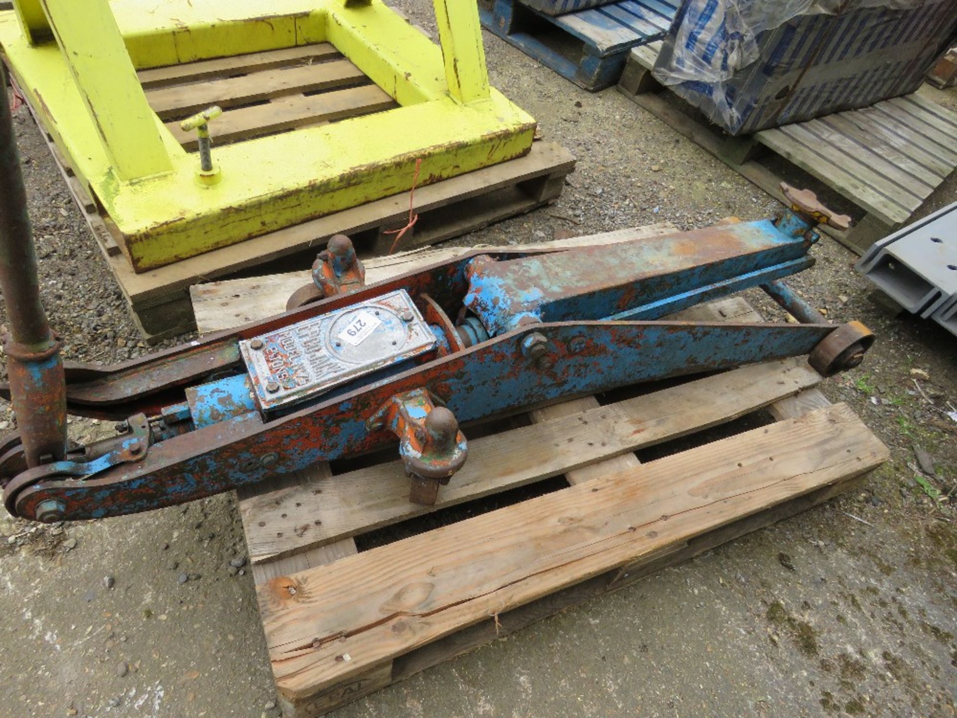 LARGE SIZED EPCO TROLLEY JACK.....THIS LOT IS SOLD UNDER THE AUCTIONEERS MARGIN SCHEME, THEREFORE NO - Image 2 of 4